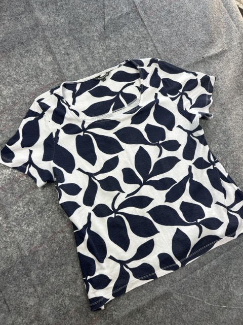 Bonmarche White & Navy Leaf Print Top 18 image 2