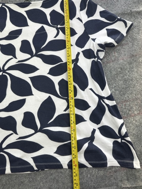 Bonmarche White & Navy Leaf Print Top 18 image 7