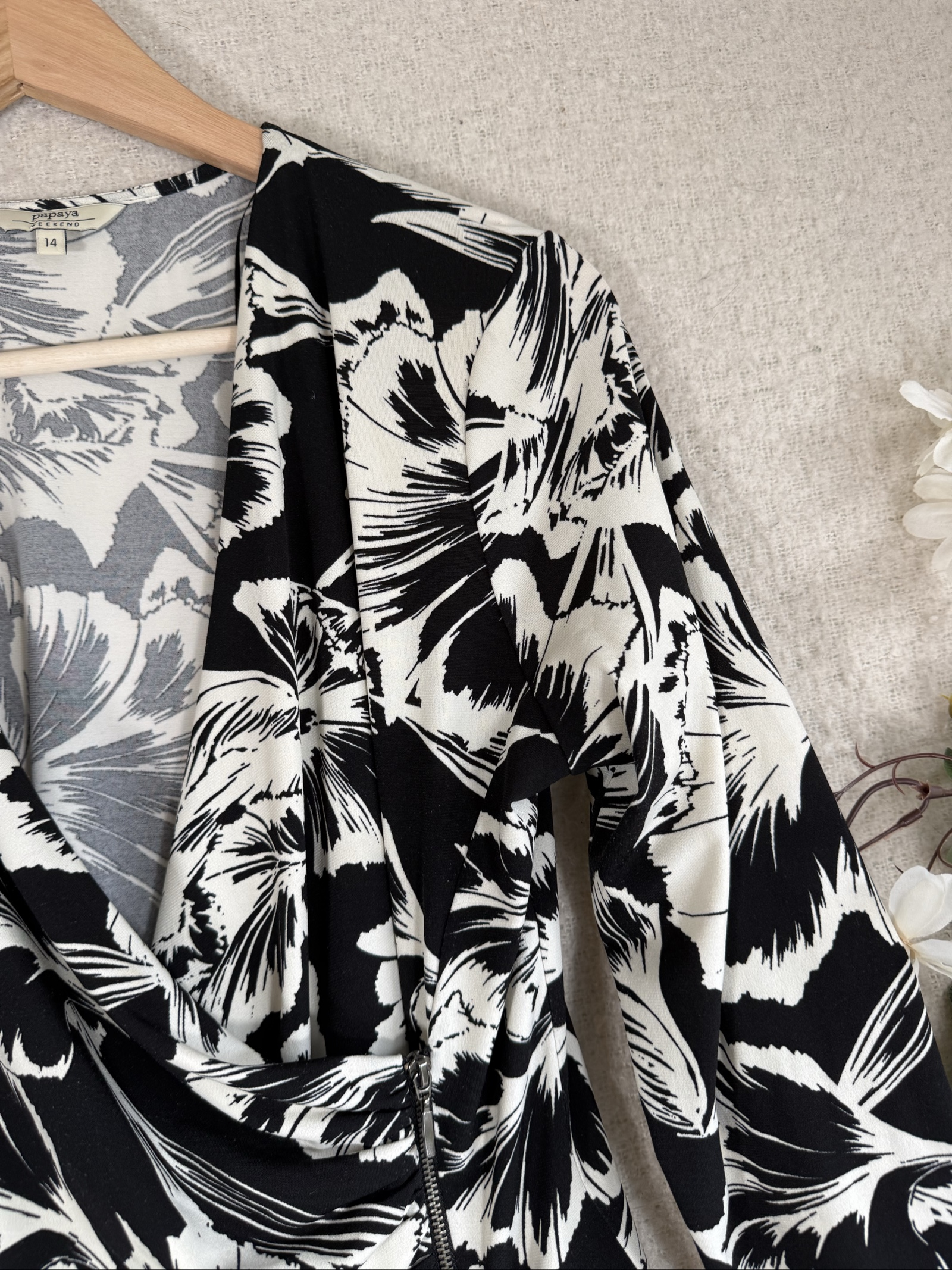 Papaya Black & White Floral Wrap Top UK 14 3/4 Sleeve Zip Detail image 2