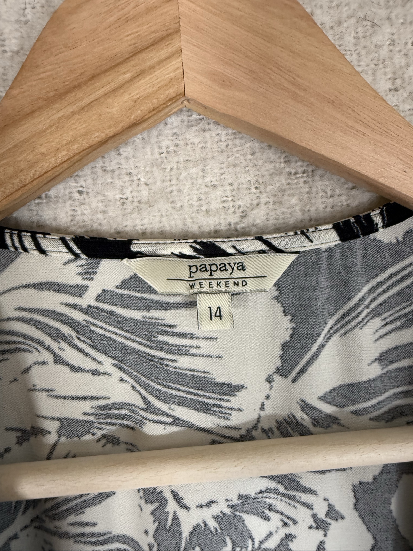 Papaya Black & White Floral Wrap Top UK 14 3/4 Sleeve Zip Detail image 3