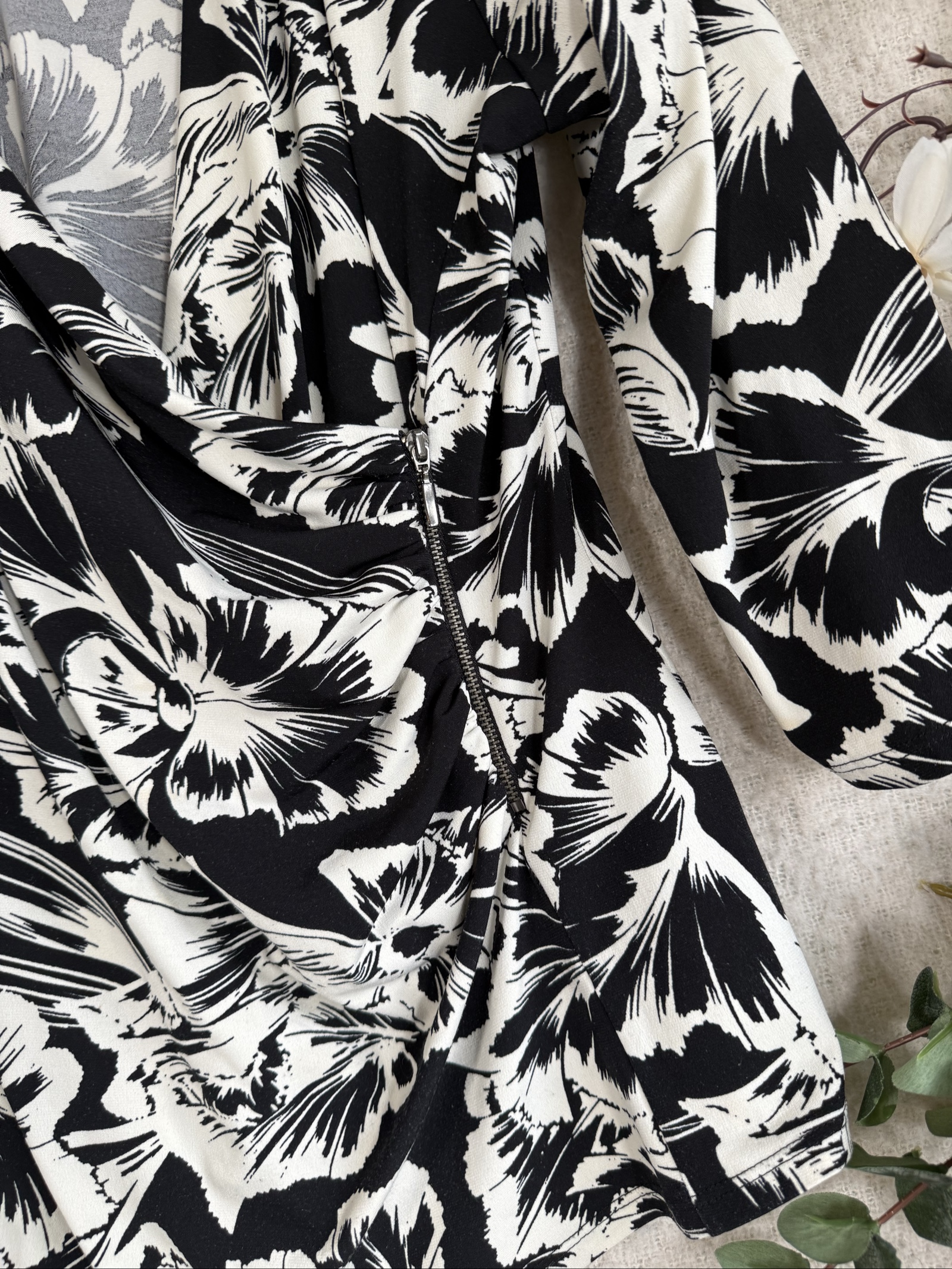 Papaya Black & White Floral Wrap Top UK 14 3/4 Sleeve Zip Detail image 4