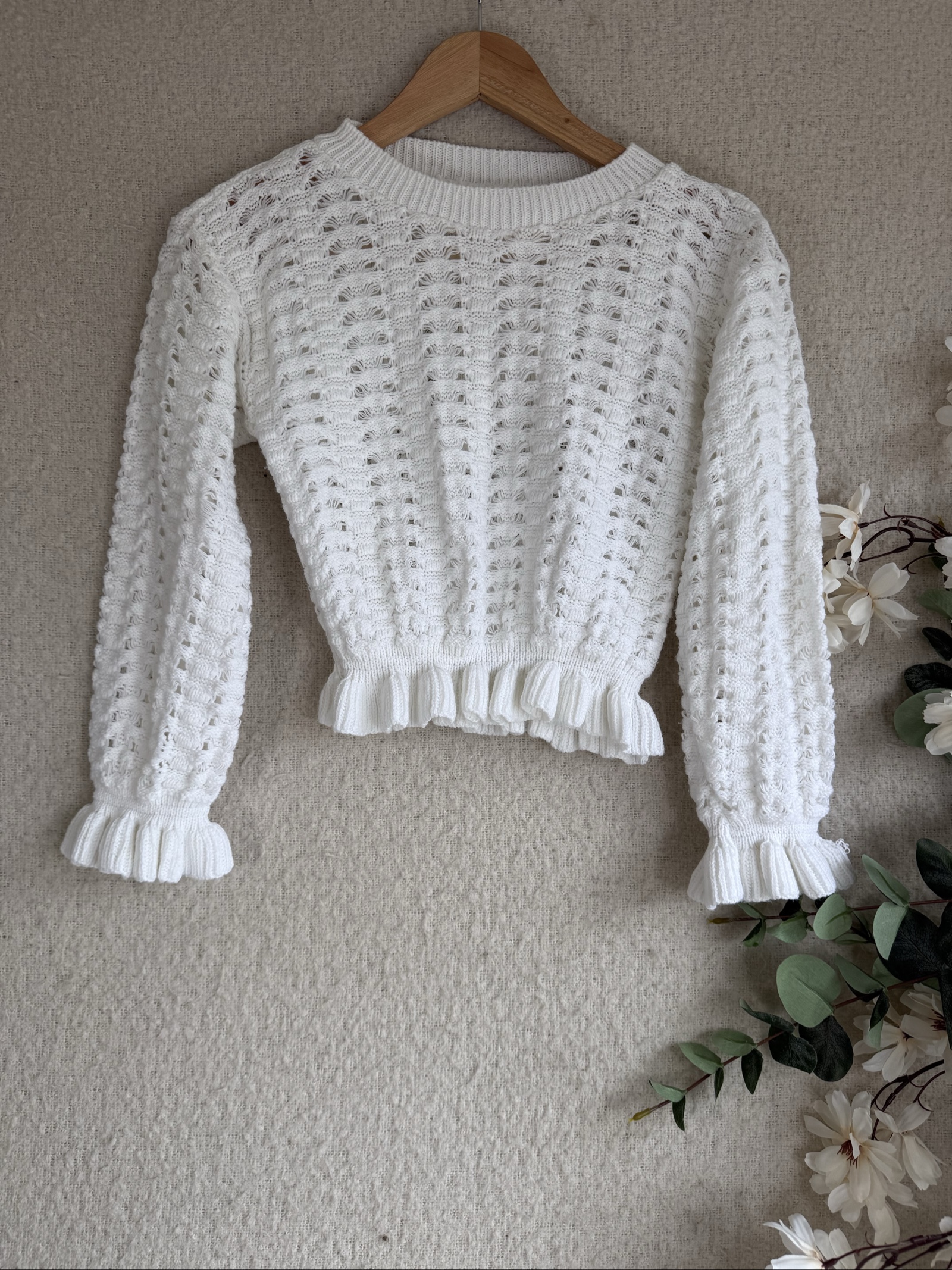 White Acrylic Cropped Knit Jumper Medium Large Stylish Patterned Sweater