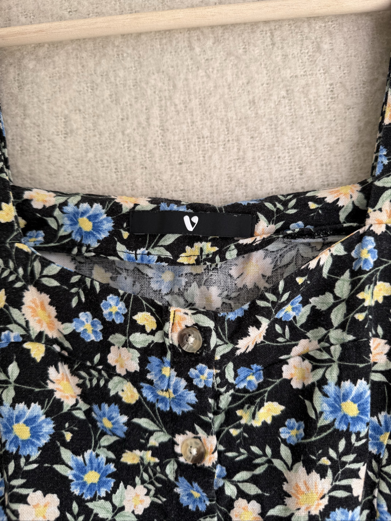 V Black & Blue Floral Button Front Summer Top UK Medium Floral Print image 3