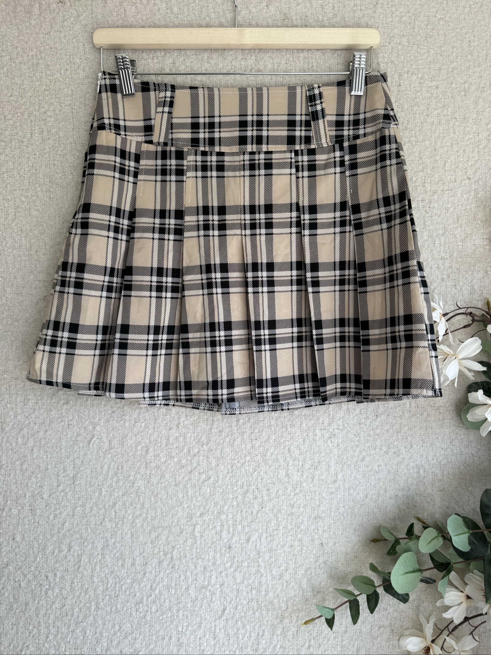 SHEIN Beige & Black Plaid Pleated Mini Skirt UK 10 Stylish Trendy Tartan