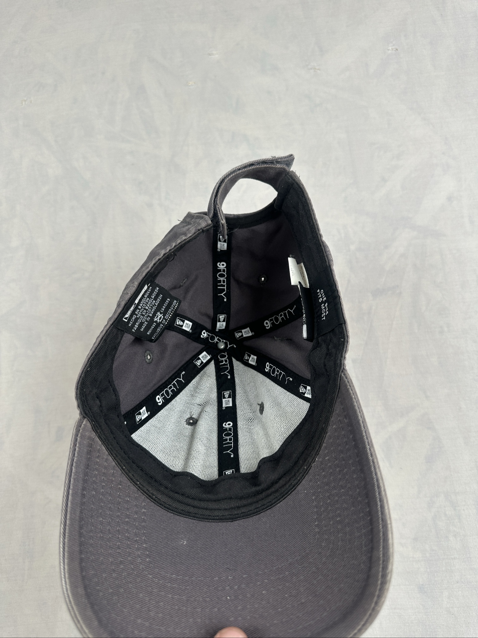 New Era Grey 9FORTY Adjustable Baseball Cap One Size image 3