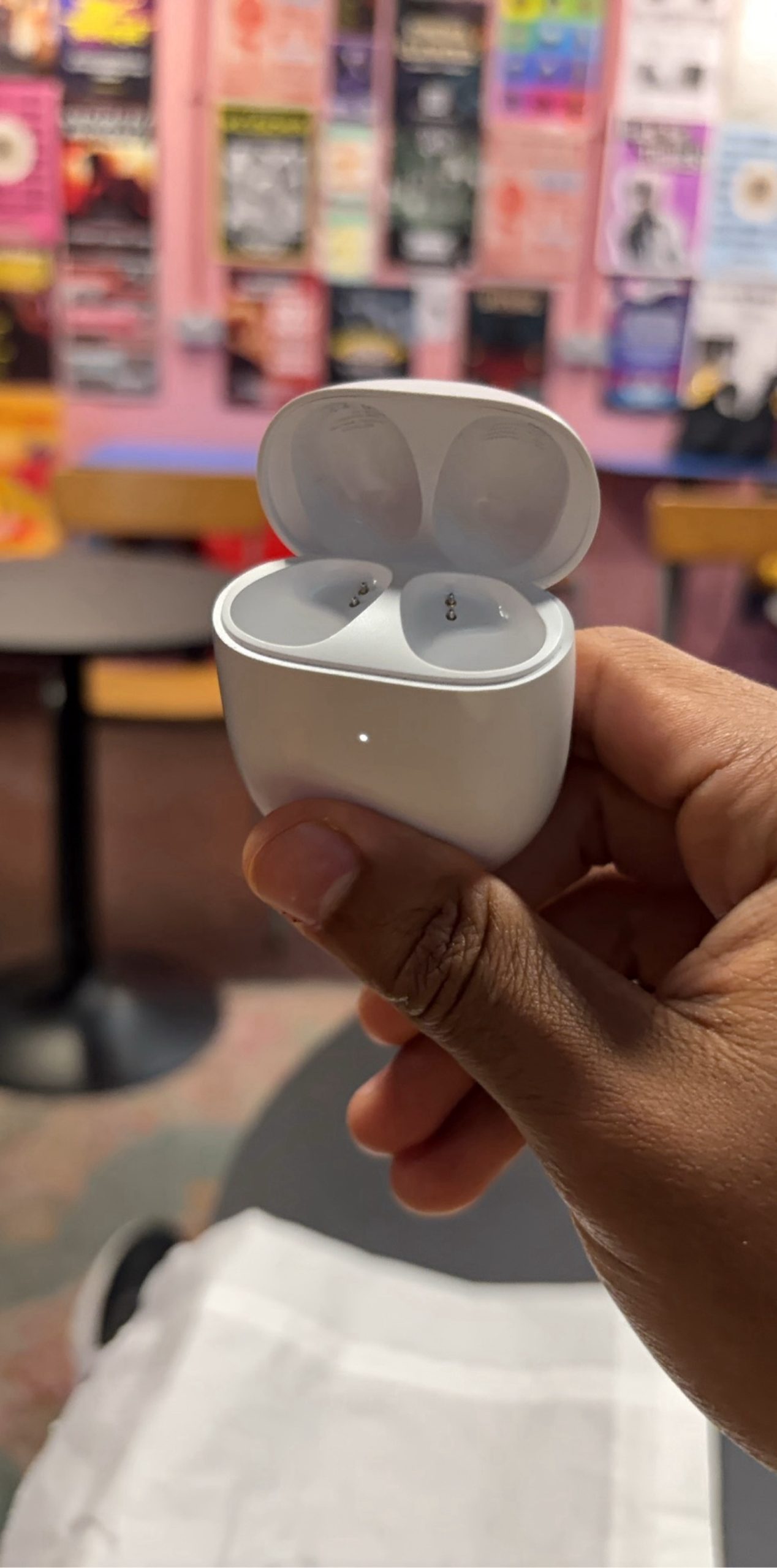 Apple White AirPods Wireless Charging Case