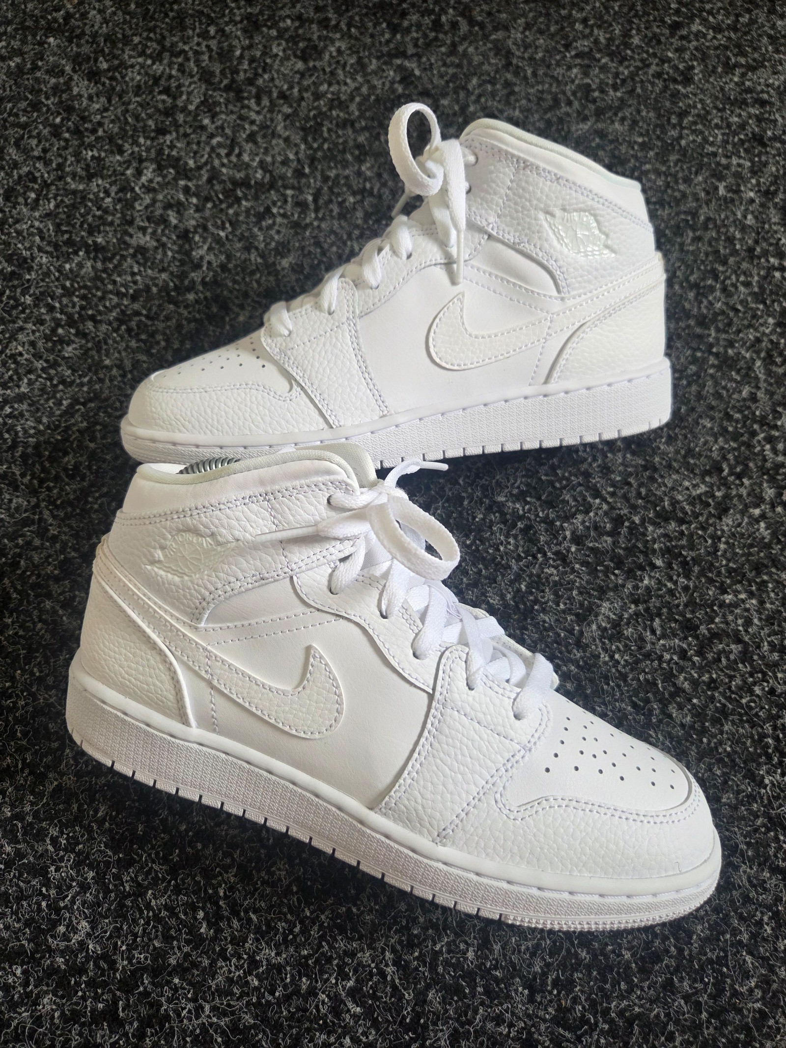 Jordan 1 Mid Triple White Women’s UK 5.5 Trainers 554725-130 Air Jordan