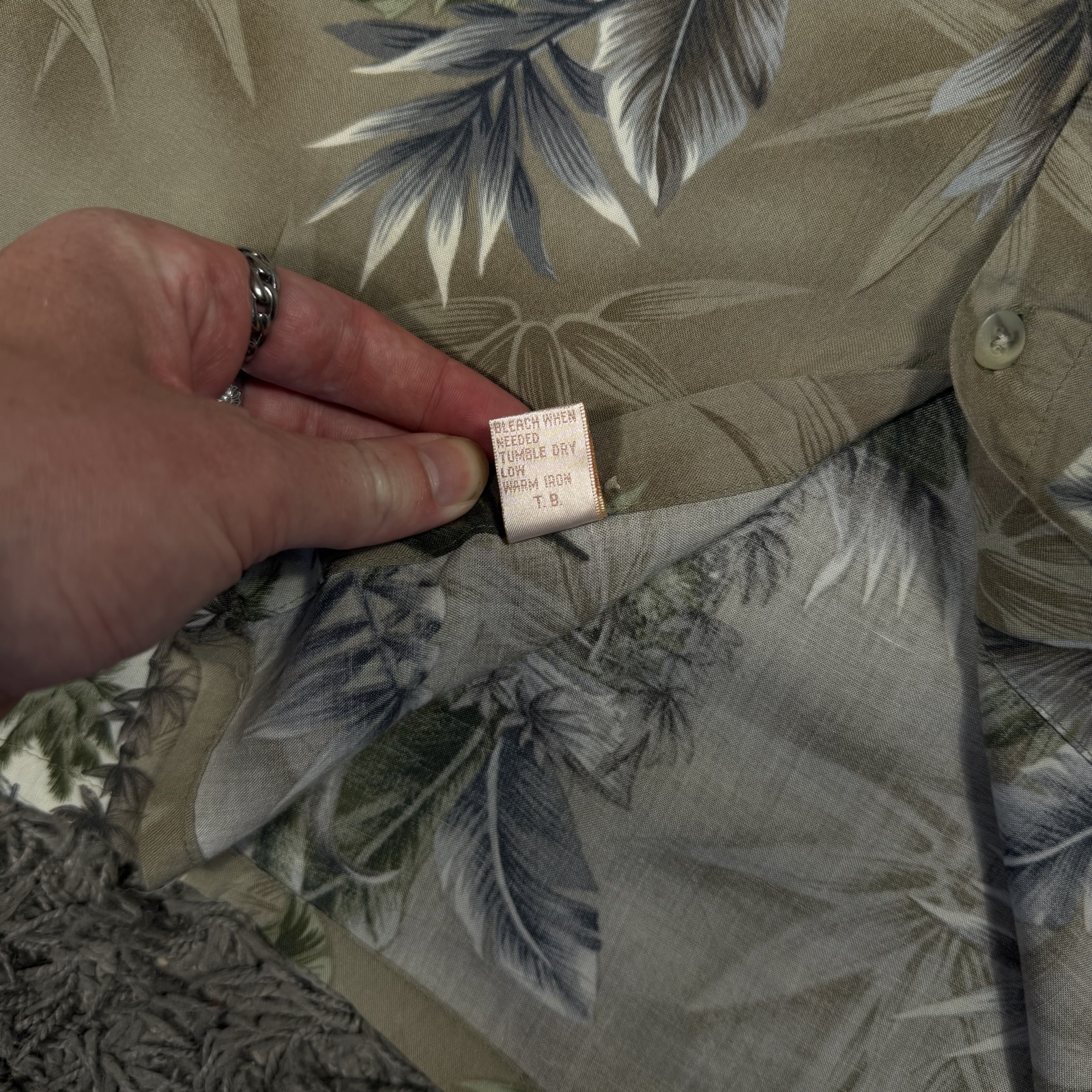 Cobra Casual Grey & Green Hawaiian Shirt Large 100% Rayon image 4