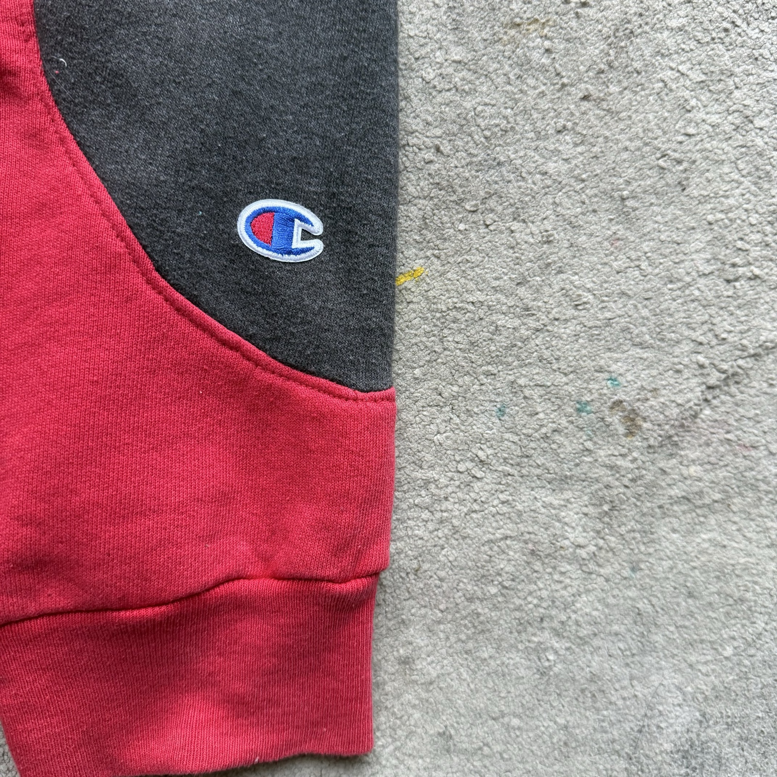 Champion Crewneck Sweatshirt XL Red Black Colour Block Embroidered Logo Menswear image 6