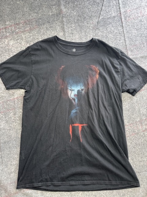 IT Black Graphic T Shirt XL