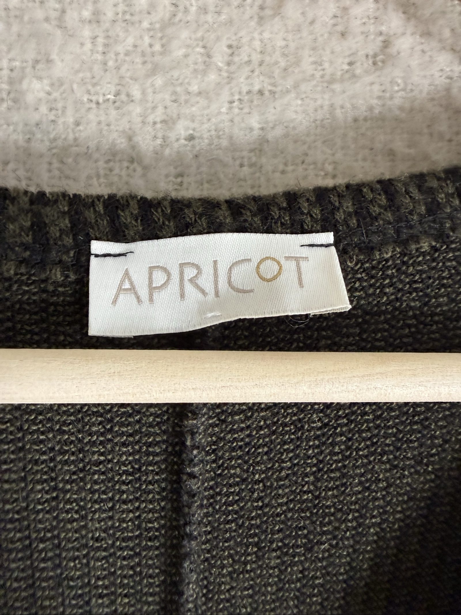 Apricot Green Knitted Top S/M Relaxed Fit Cropped Sleeve Casual Style image 3