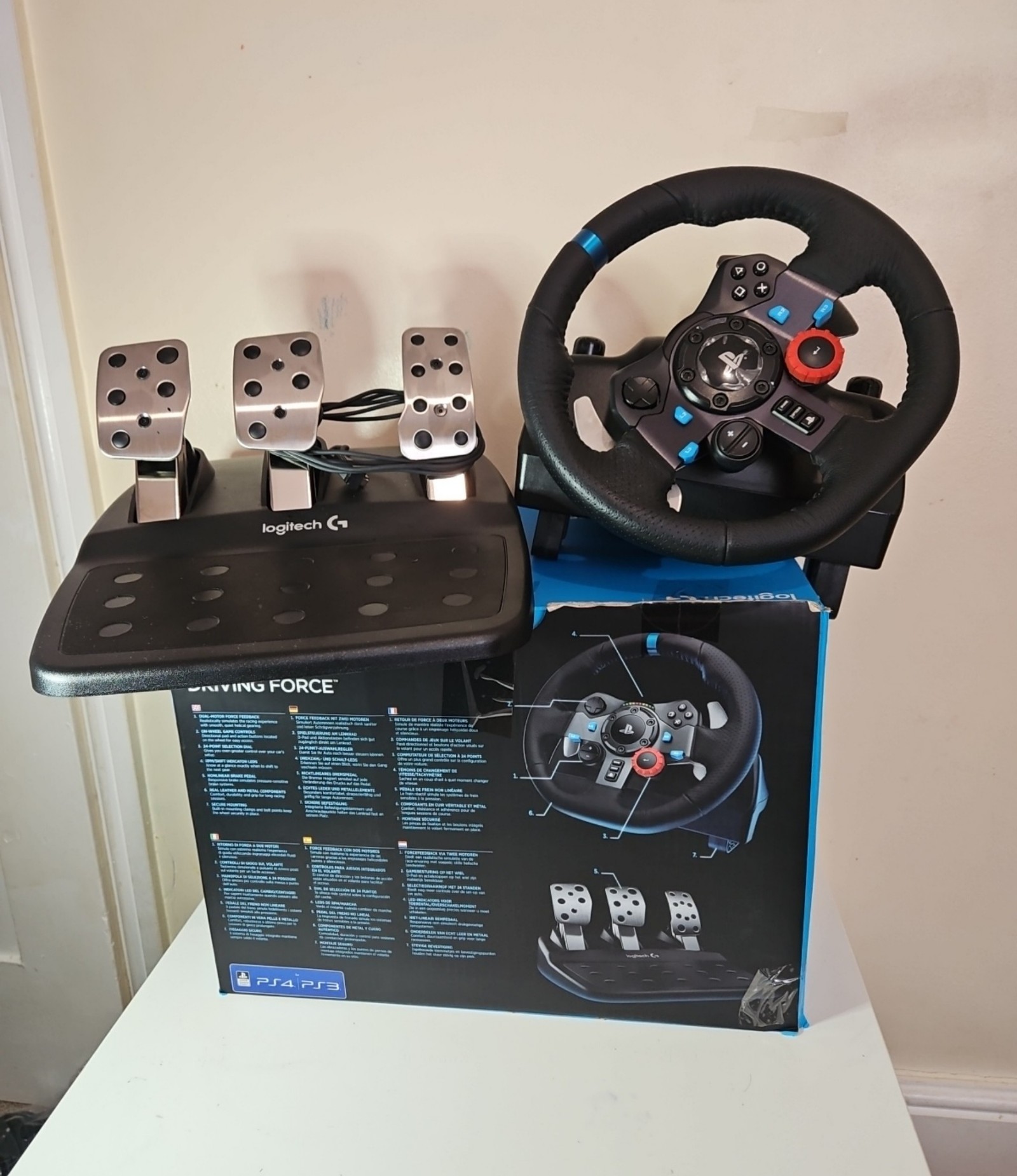 Logitech Black G29 Driving Force Racing Wheel & Pedals PS5 PS4 PS3- Boxed