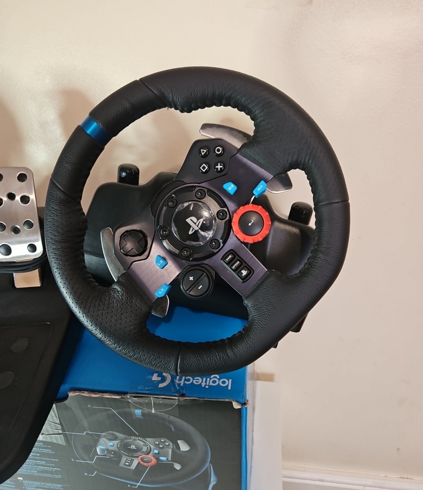 Logitech Black G29 Driving Force Racing Wheel and Pedals PS3 PS4 image 2