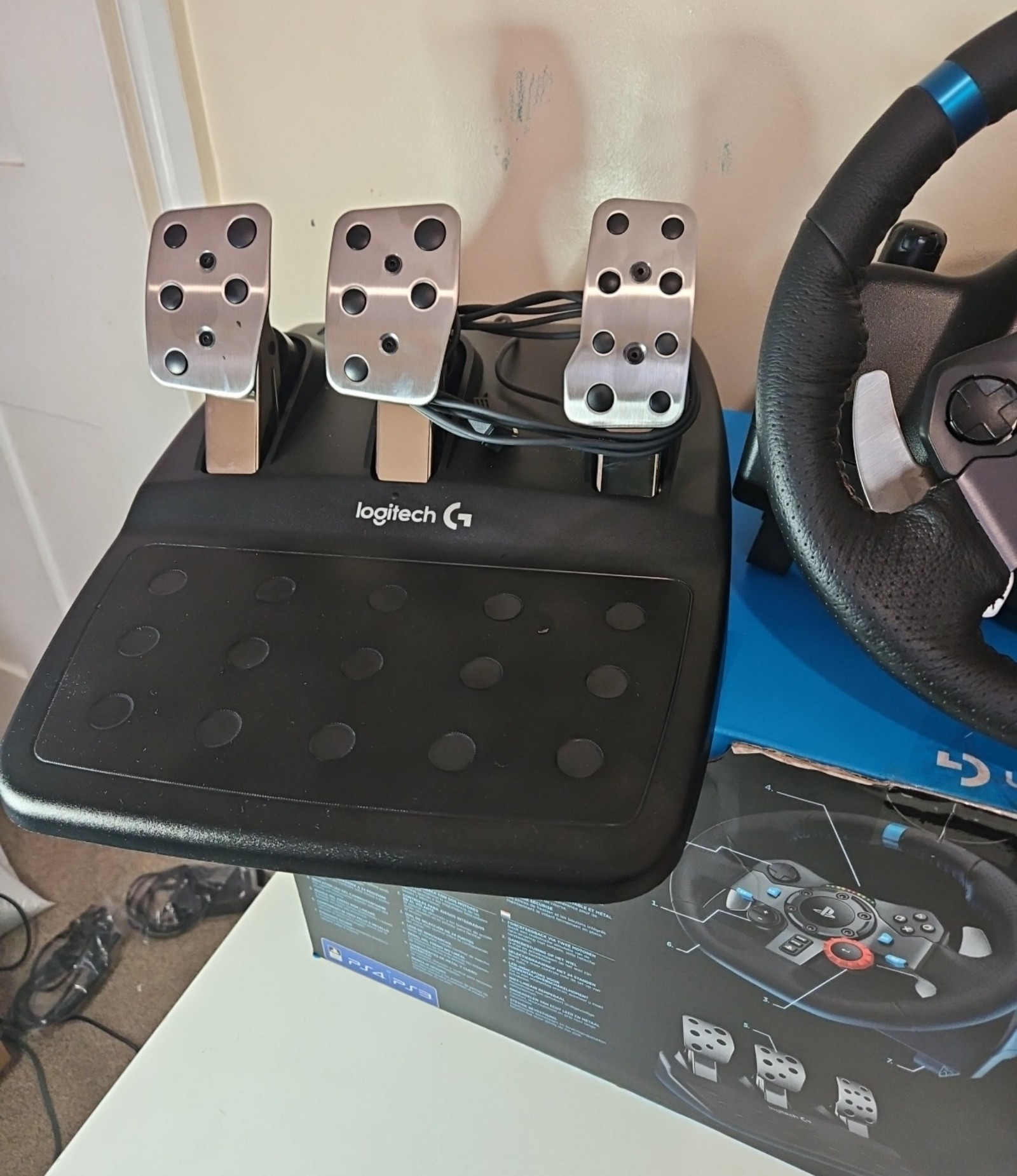 Logitech Black G29 Driving Force Racing Wheel and Pedals PS3 PS4 image 3