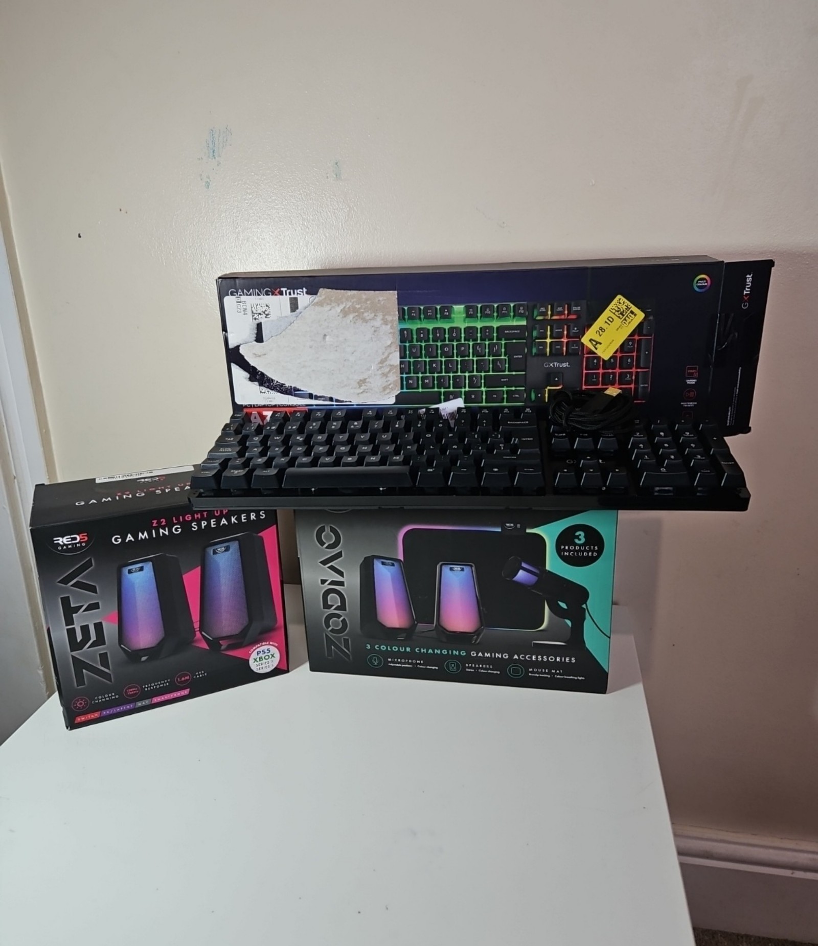 Red5 Zeta Gaming Speakers & Zodiac Bundle + GX Trust Keyboard Set Unisex