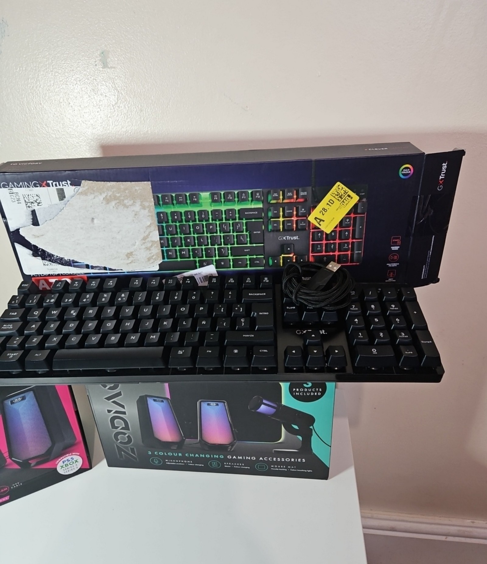 Red5 Zeta Gaming Speakers & Zodiac Bundle + GX Trust Keyboard Set Unisex image 4