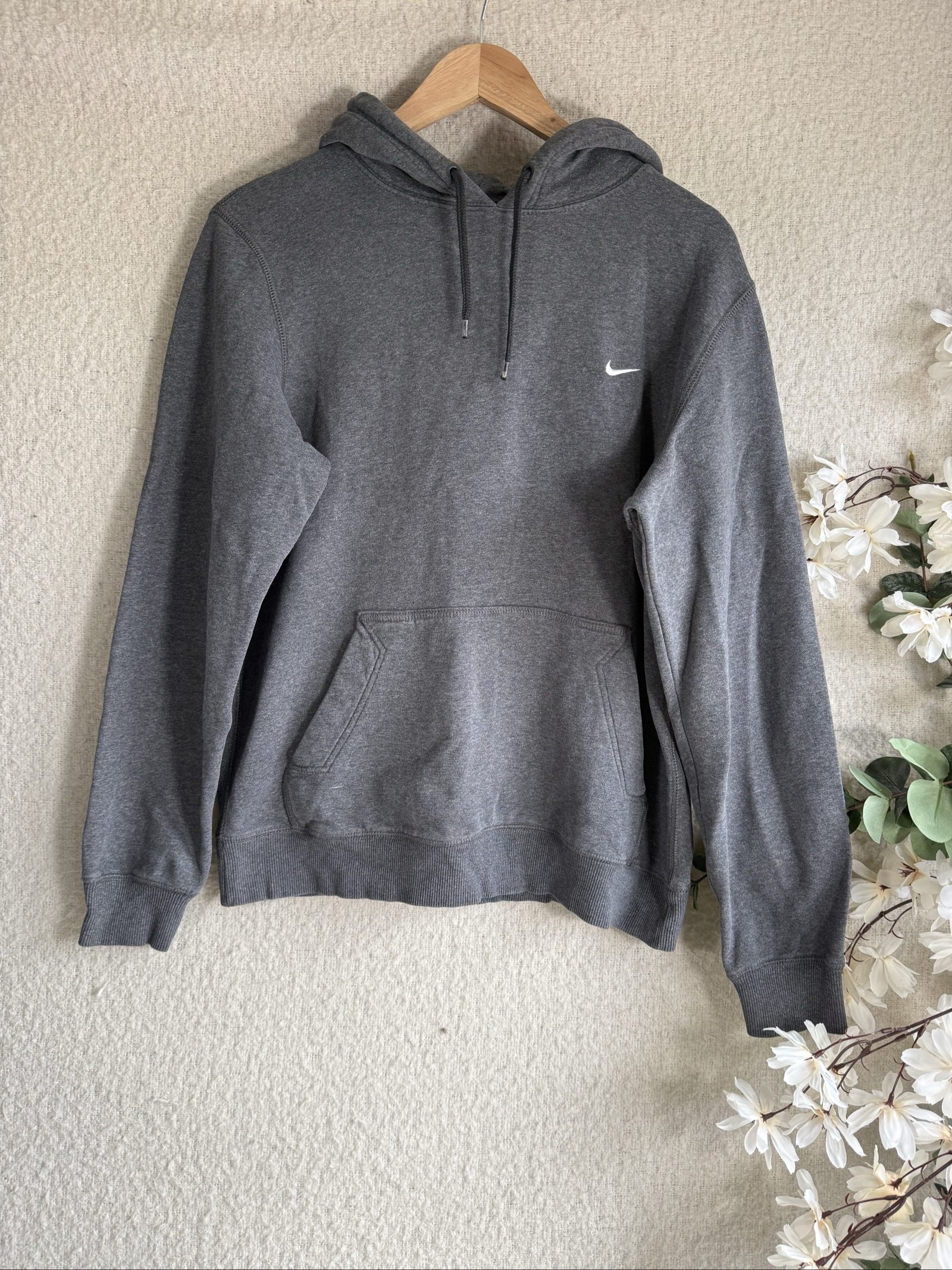 Nike Grey Hoodie Sweatshirt Medium Comfortable Casual Sportswear Style