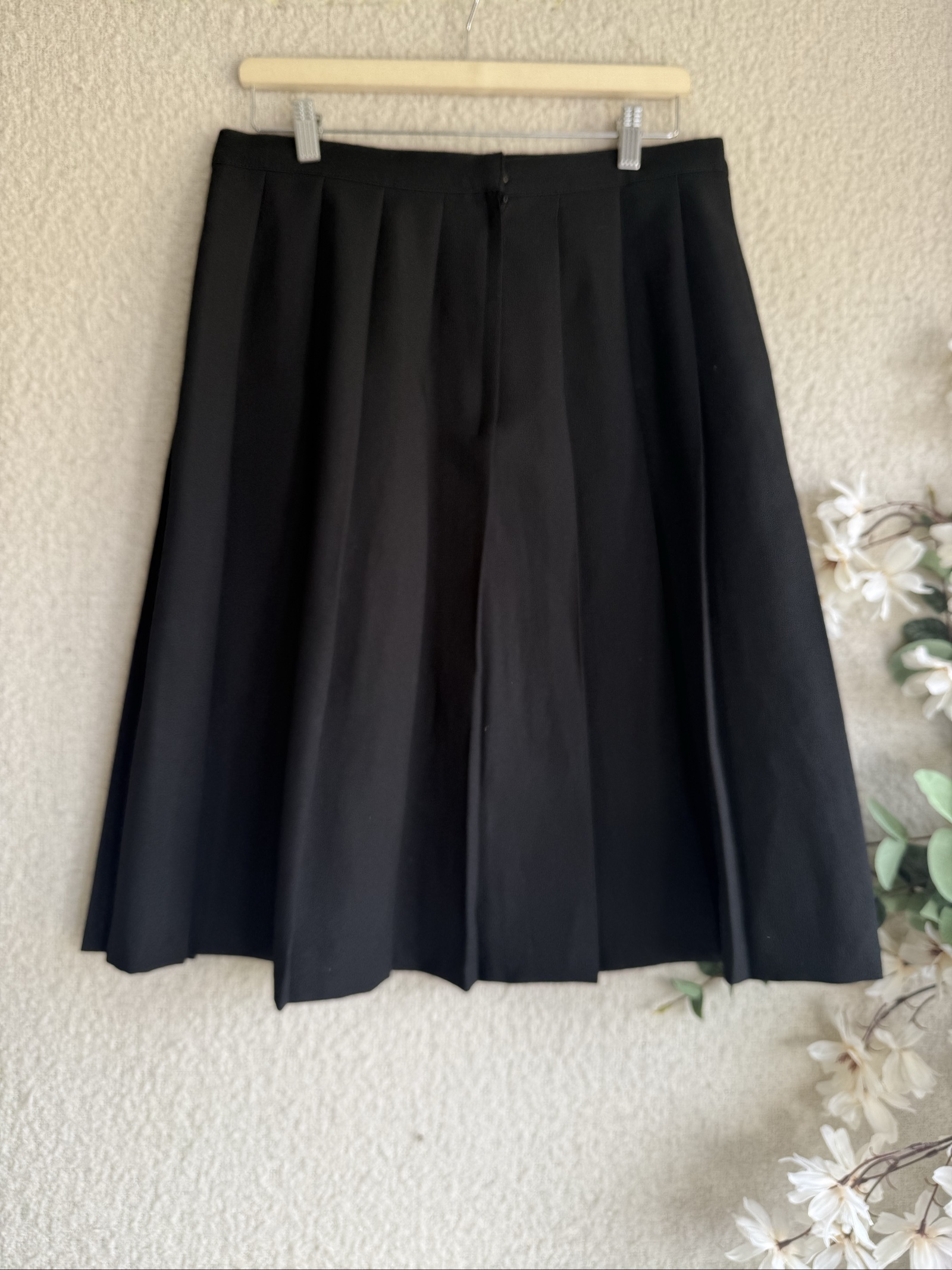 St Michael Black Pleated Midi Skirt UK 18 Classic Vintage Made in UK image 4