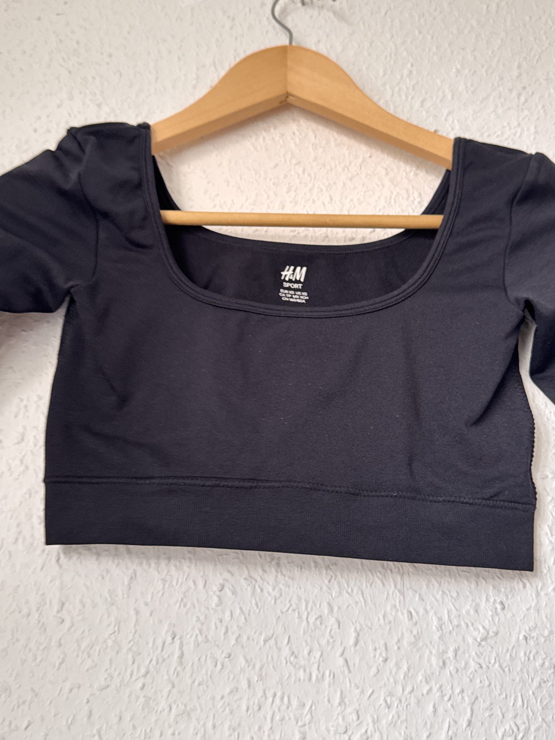 H&M Black Sport Cropped Long Sleeve Top XS 2884 image 4