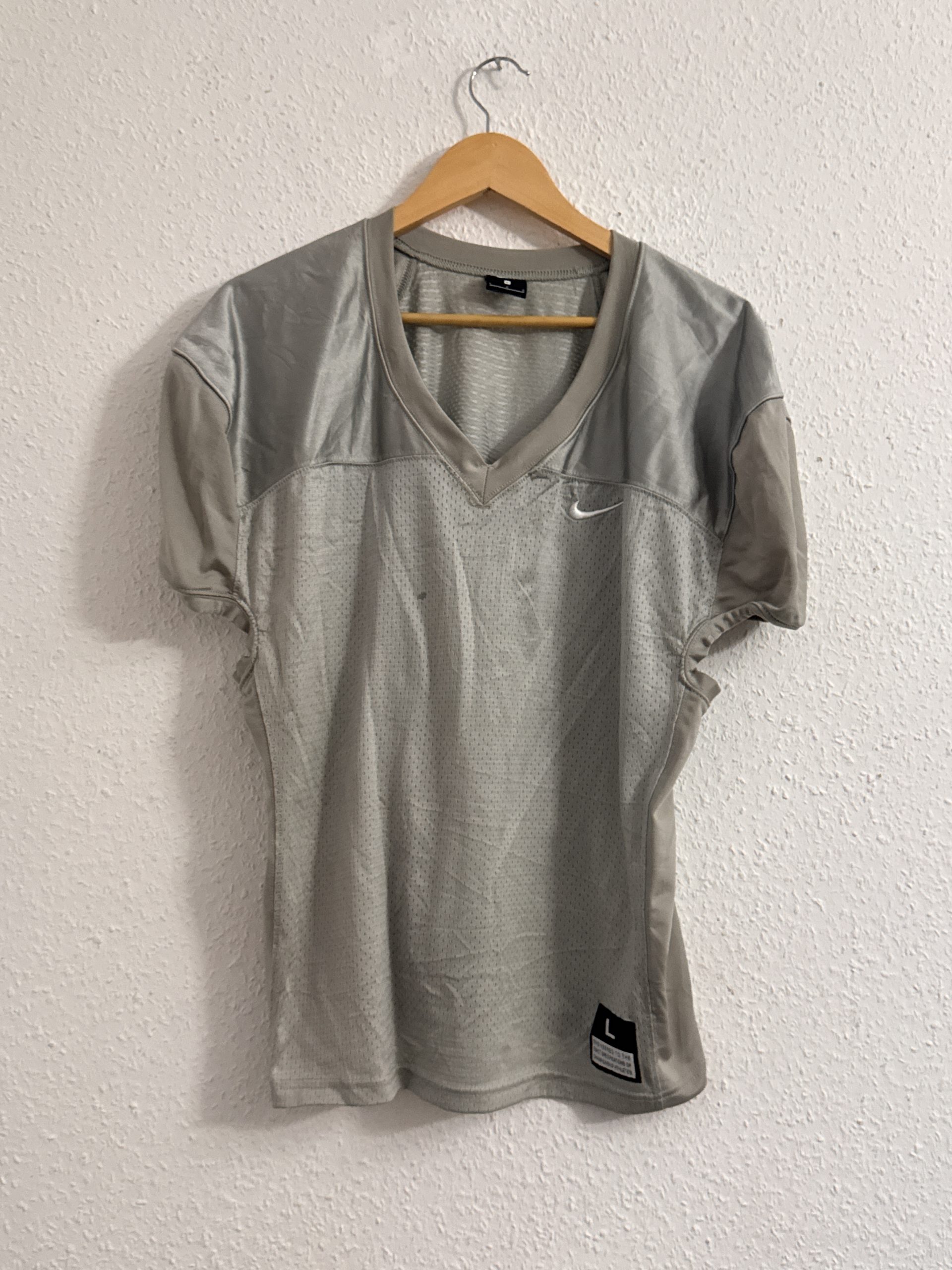Nike Grey Light Mesh Sports T-Shirt Large with V Neck 2901