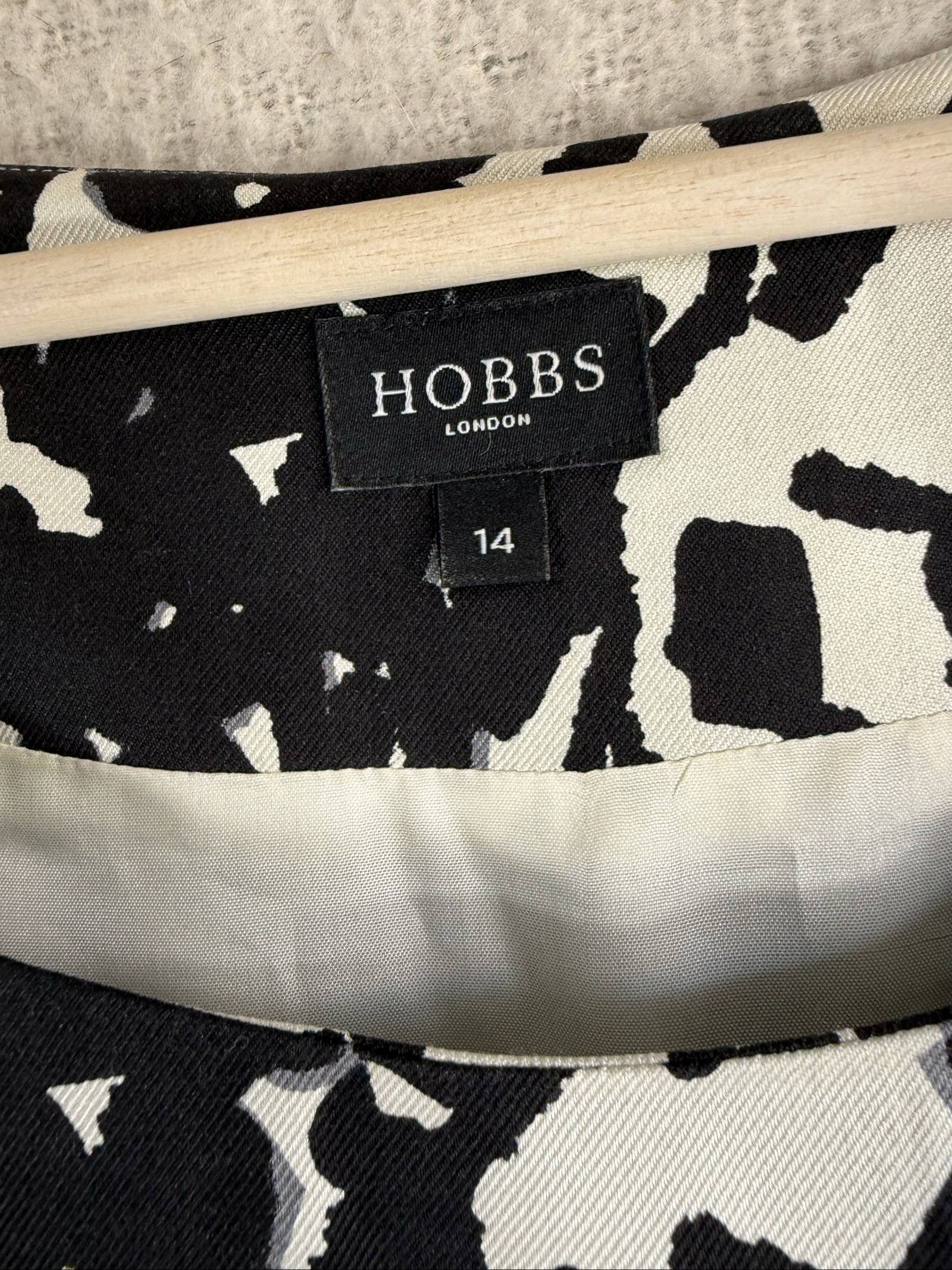 Hobbs Black & White Printed Dress UK 14 Elegant Occasion Black & White Dress image 3