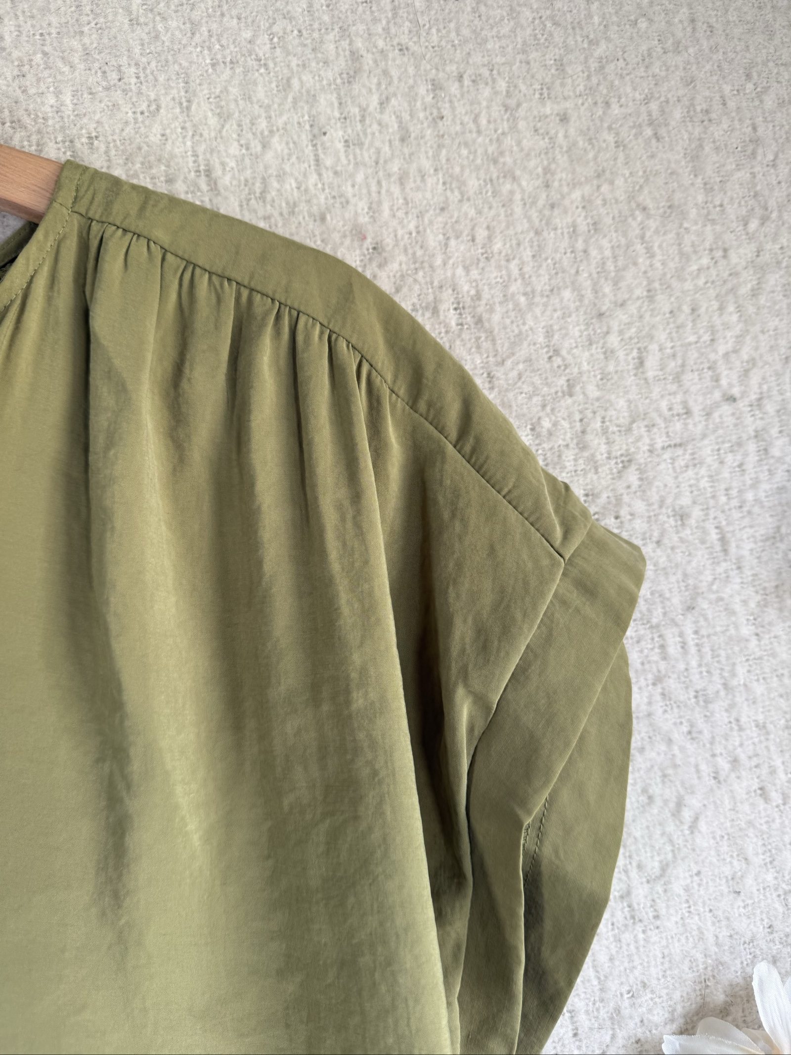 Et Vous Olive Green Relaxed Fit Blouse Top UK 8 Soft Lyocell Polyester image 2