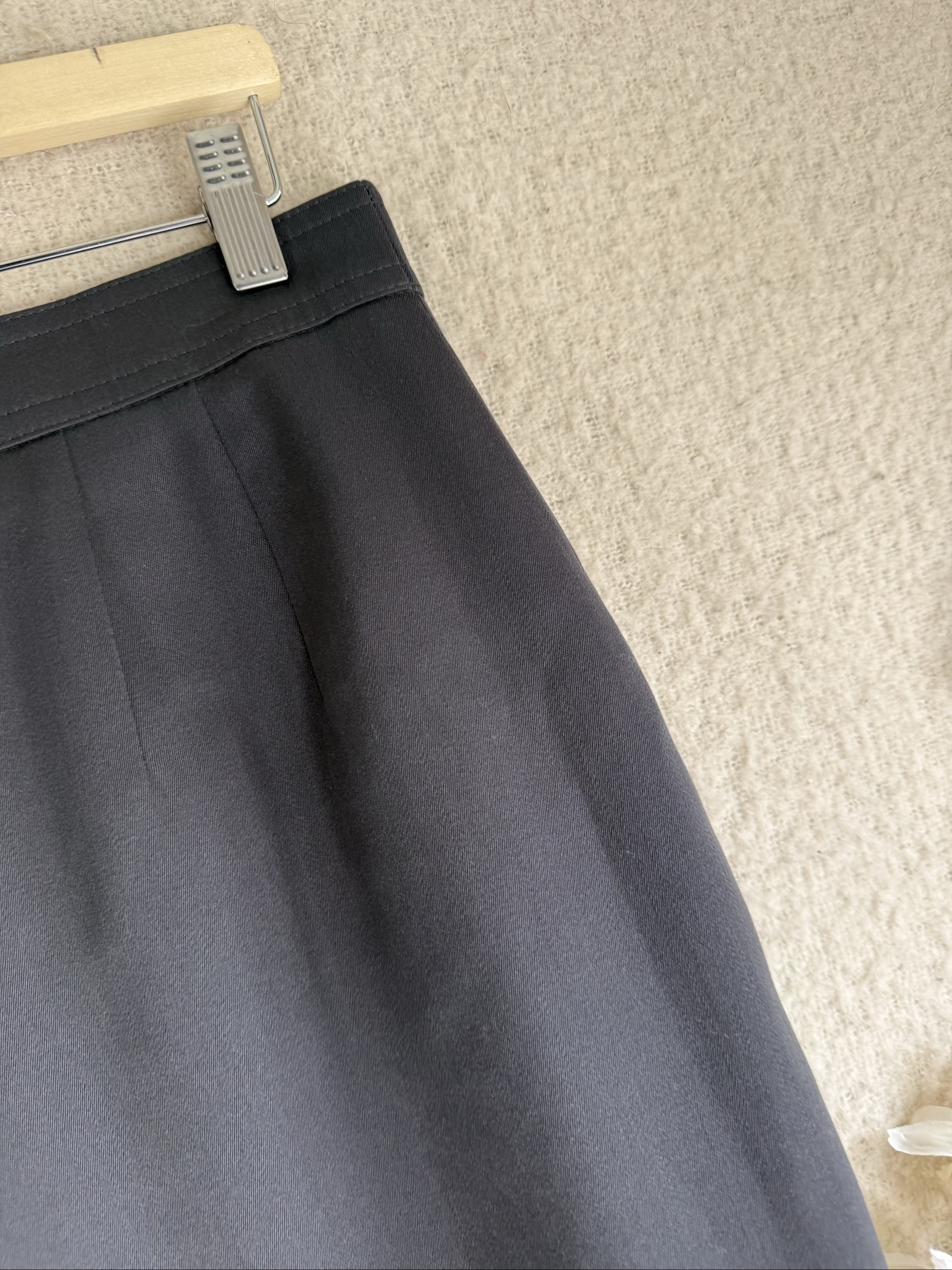 Louis Feraud Black Pleated Pencil Skirt UK 18 Formal Work Classic Style image 2