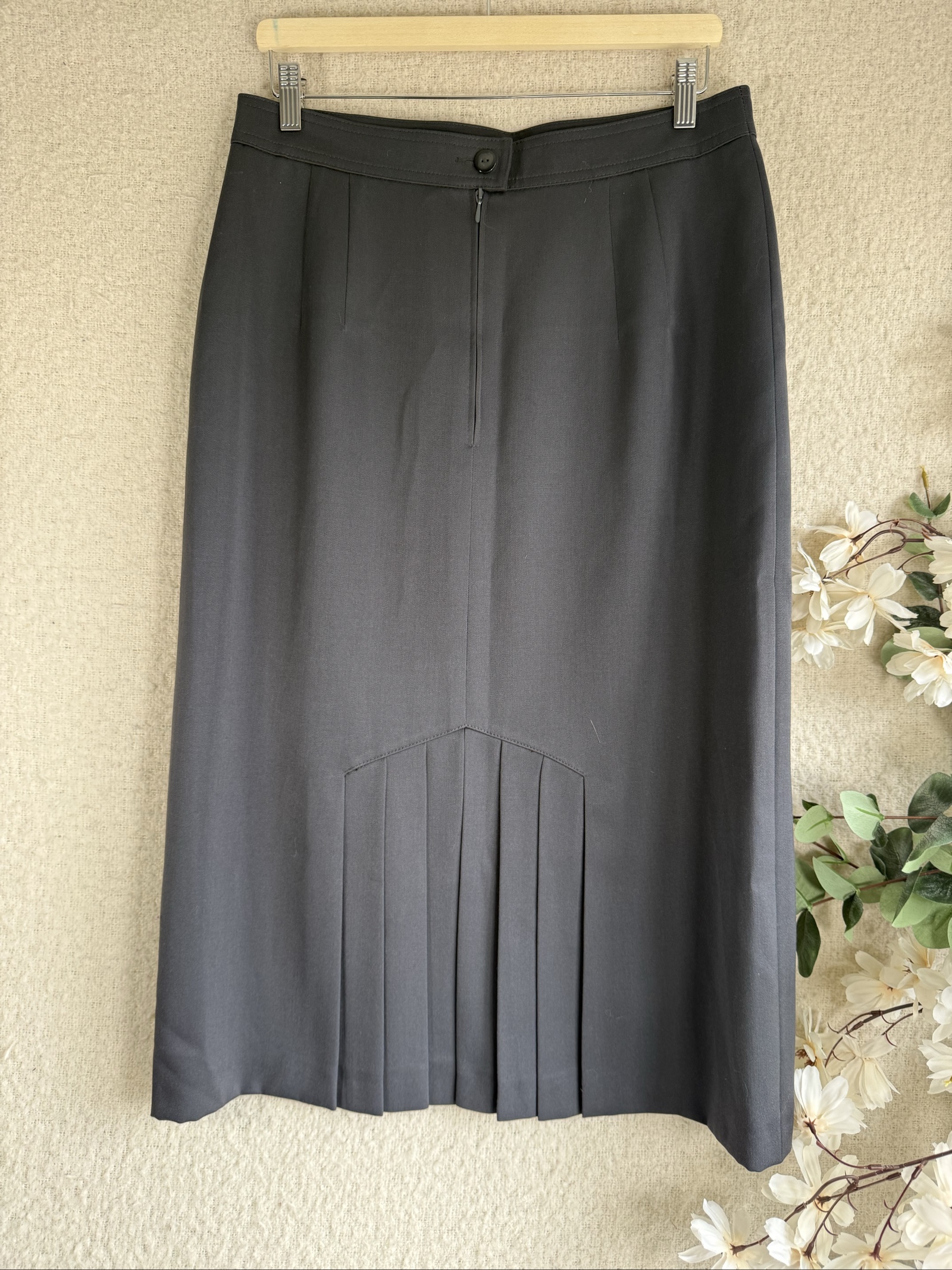 Louis Feraud Black Pleated Pencil Skirt UK 18 Formal Work Classic Style image 4