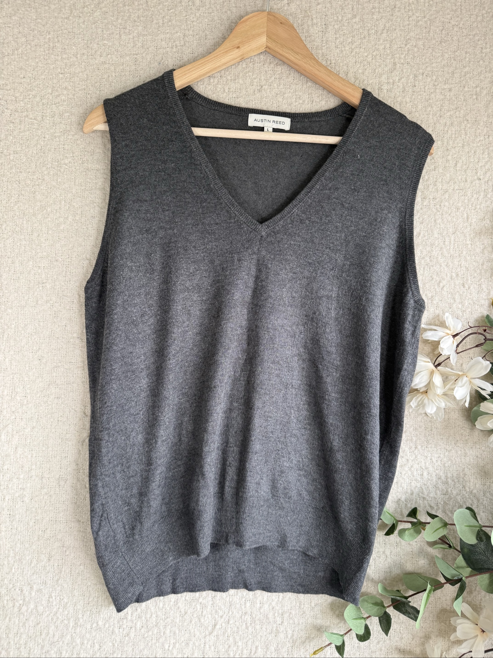 Austin Reed Grey Sleeveless V-Neck Knit Sweater Vest Large Soft Blend