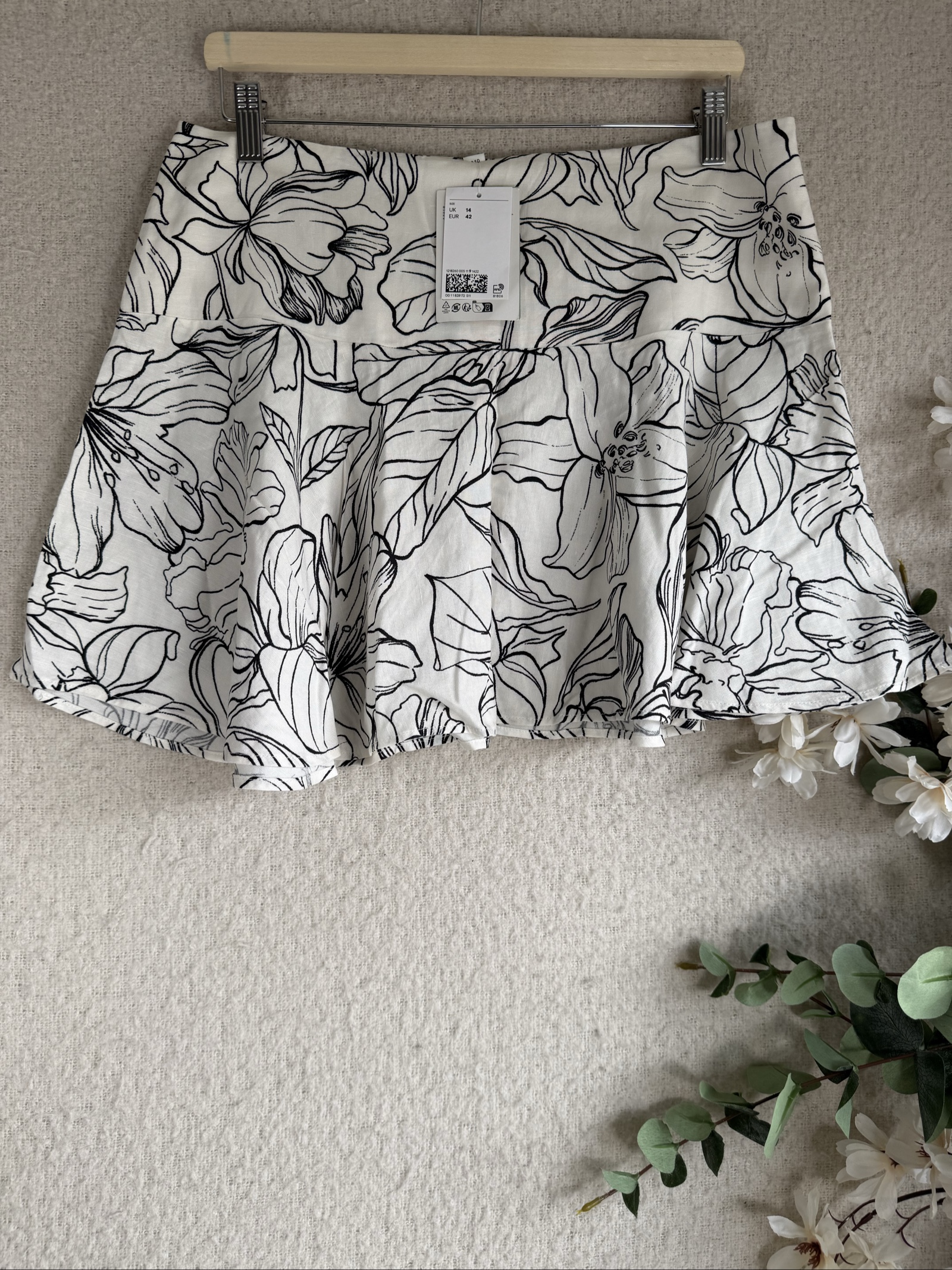 White & Black Floral Print Linen Blend Skater Skirt UK 14 Flared Summer Skirt