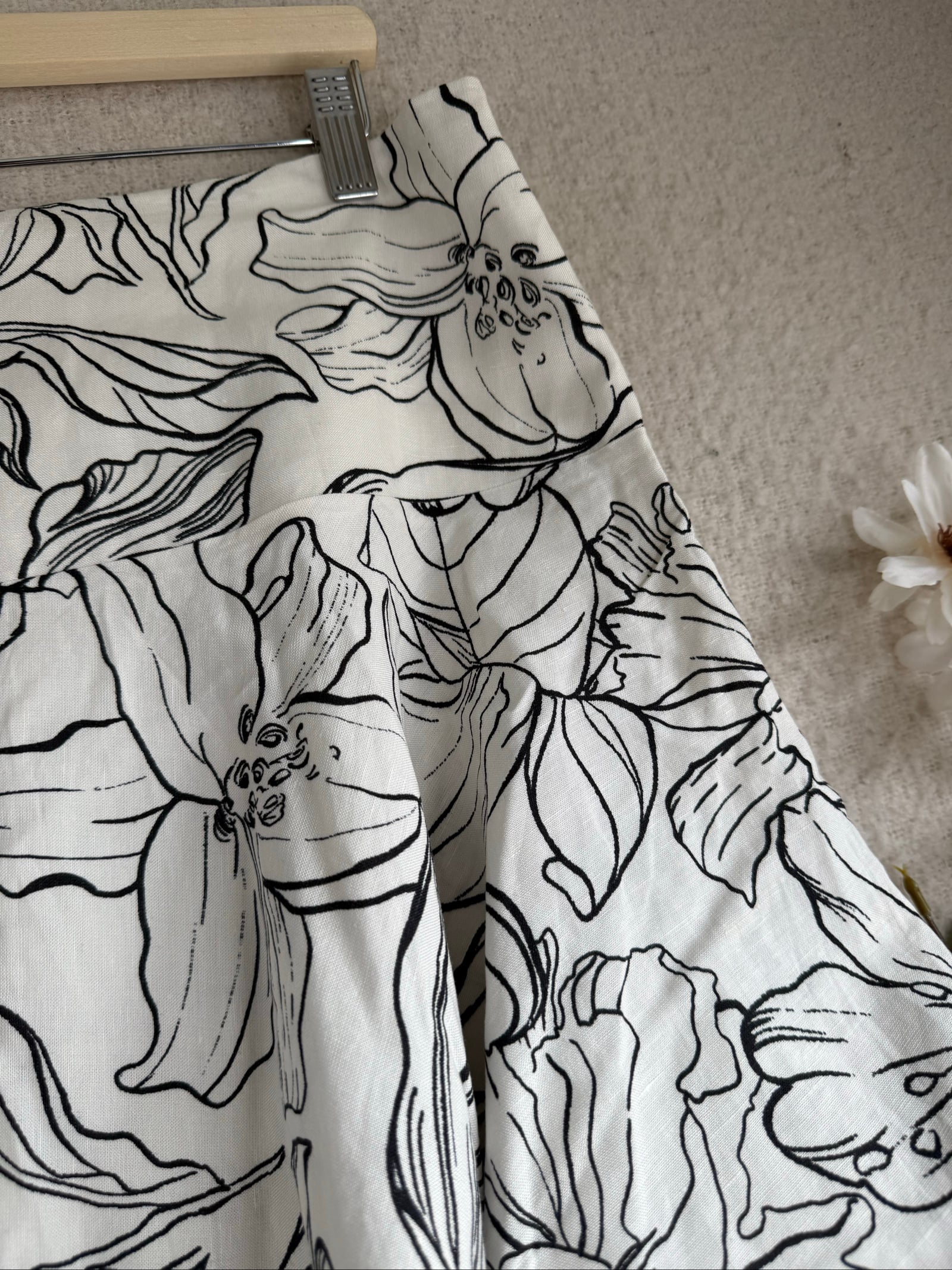 White & Black Floral Print Linen Blend Skater Skirt UK 14 Flared Summer Skirt image 2