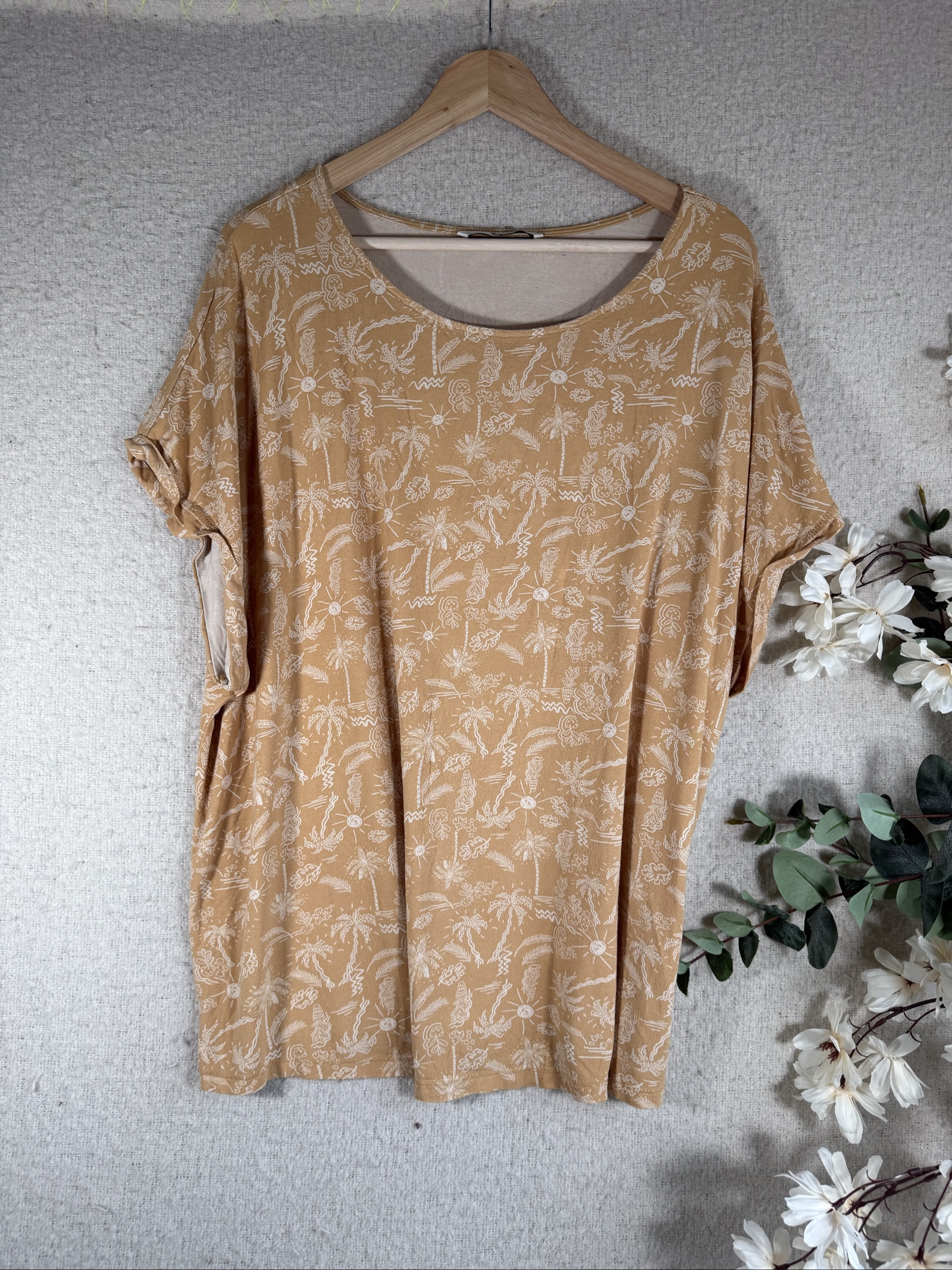 Tu Beige & White Patterned Casual T-Shirt UK 26 Soft Viscose Blend Top