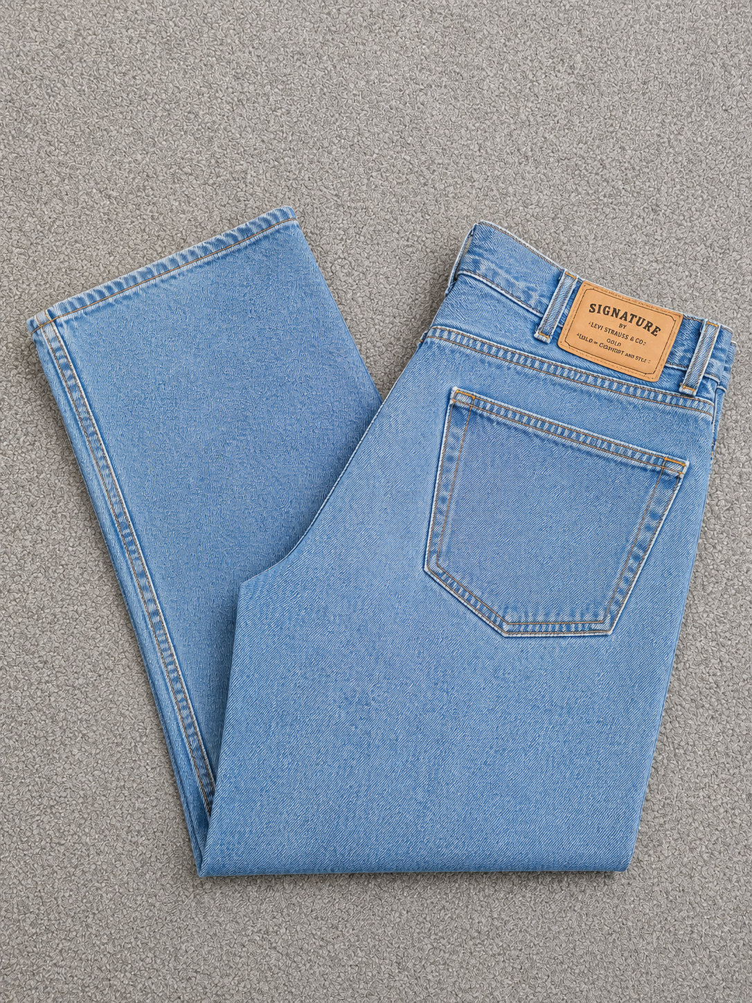 Signature Levi's Light Blue Denim Jeans 33"