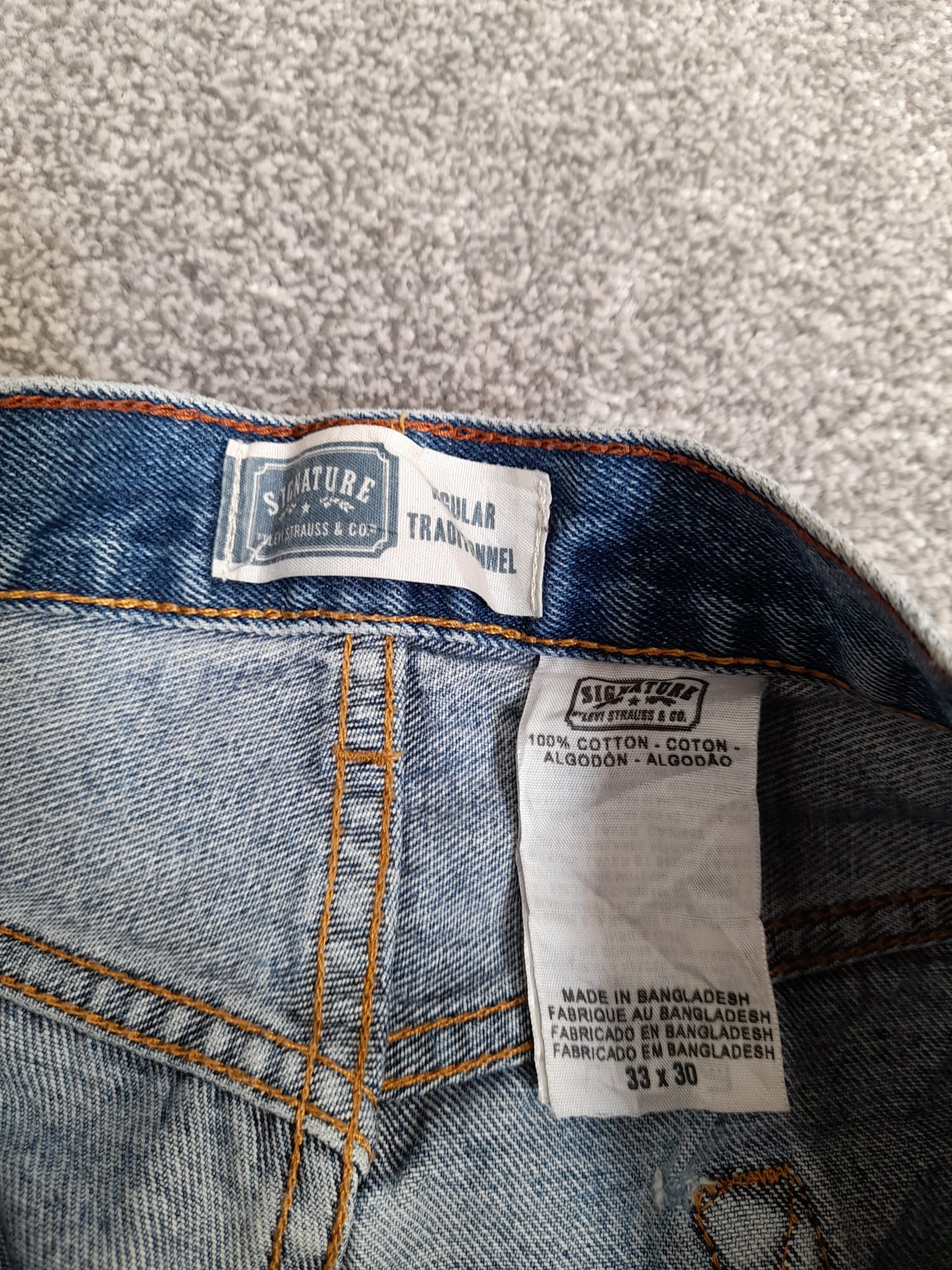 Signature Levi's Light Blue Denim Jeans 33" image 4