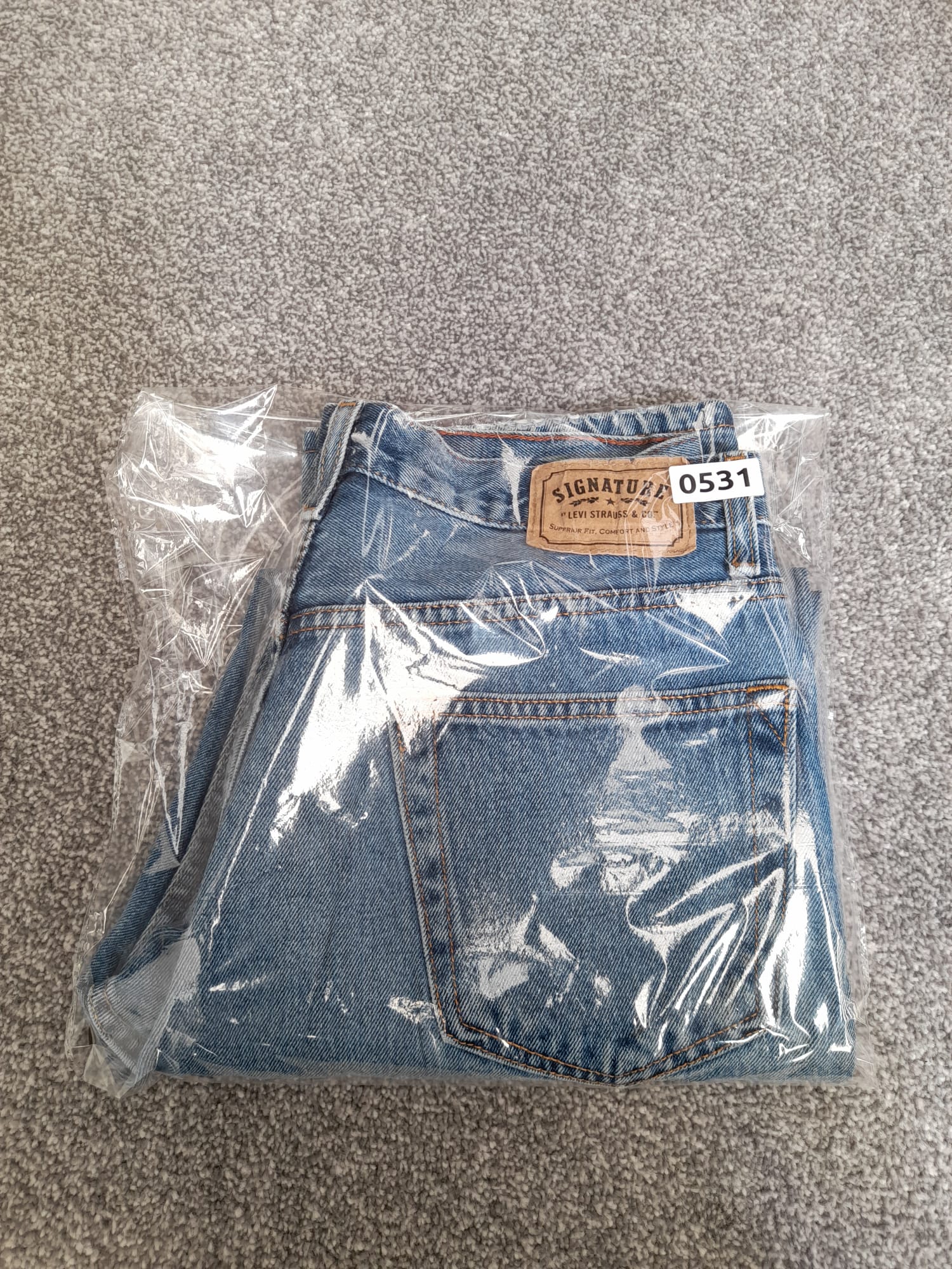 Signature Levi's Light Blue Denim Jeans 33" image 8