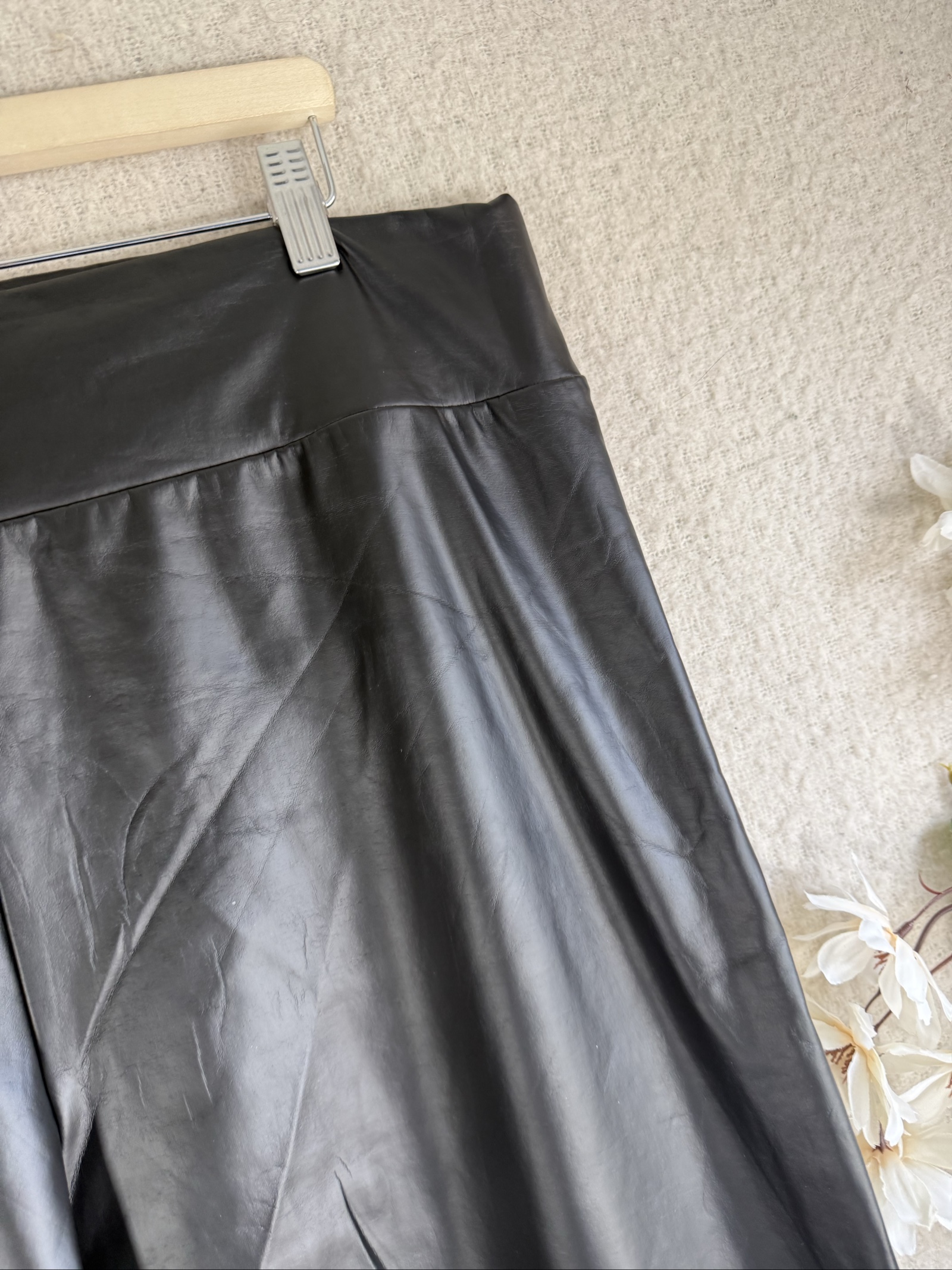 In The Style Black Faux Leather Leggings UK 22 PU & Polyester Stretch Pants image 2