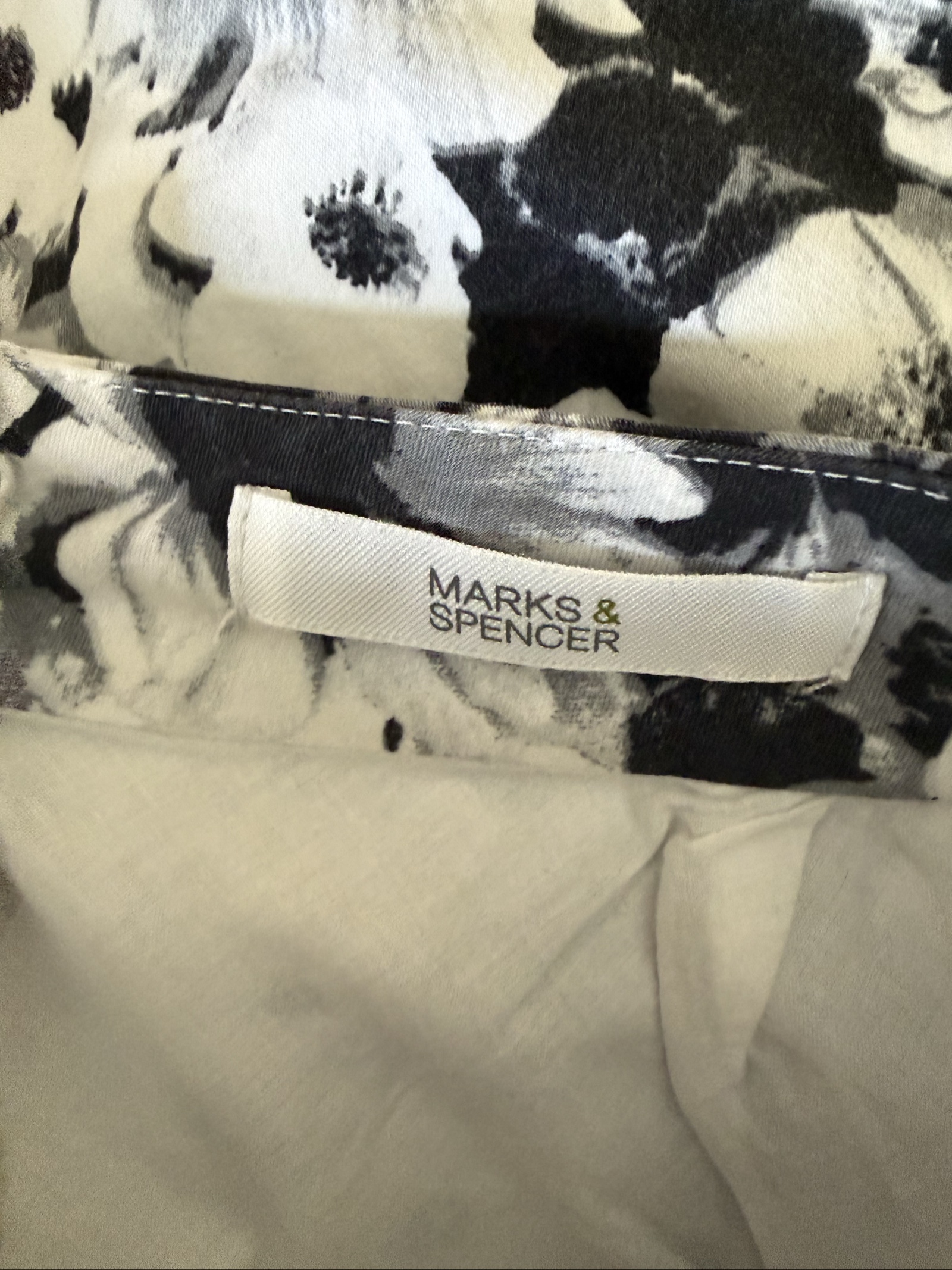 Marks & Spencer Black White Floral Pencil Skirt UK 16 Elegant Zipper Detail image 3