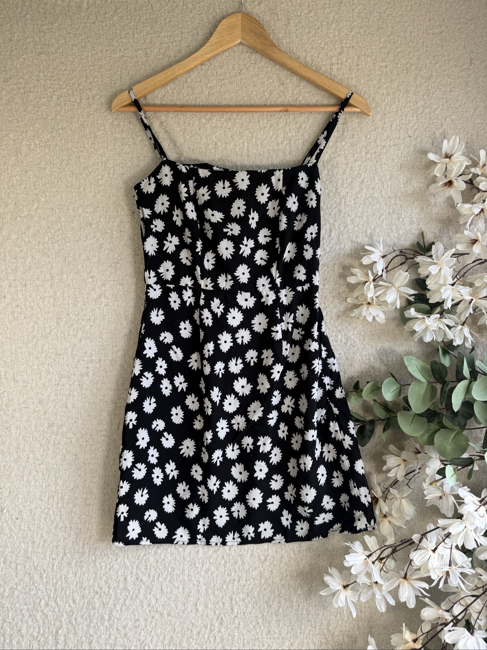 Nasty Gal Black & White Floral Print Strappy Mini Dress UK 4 Stylish Summer