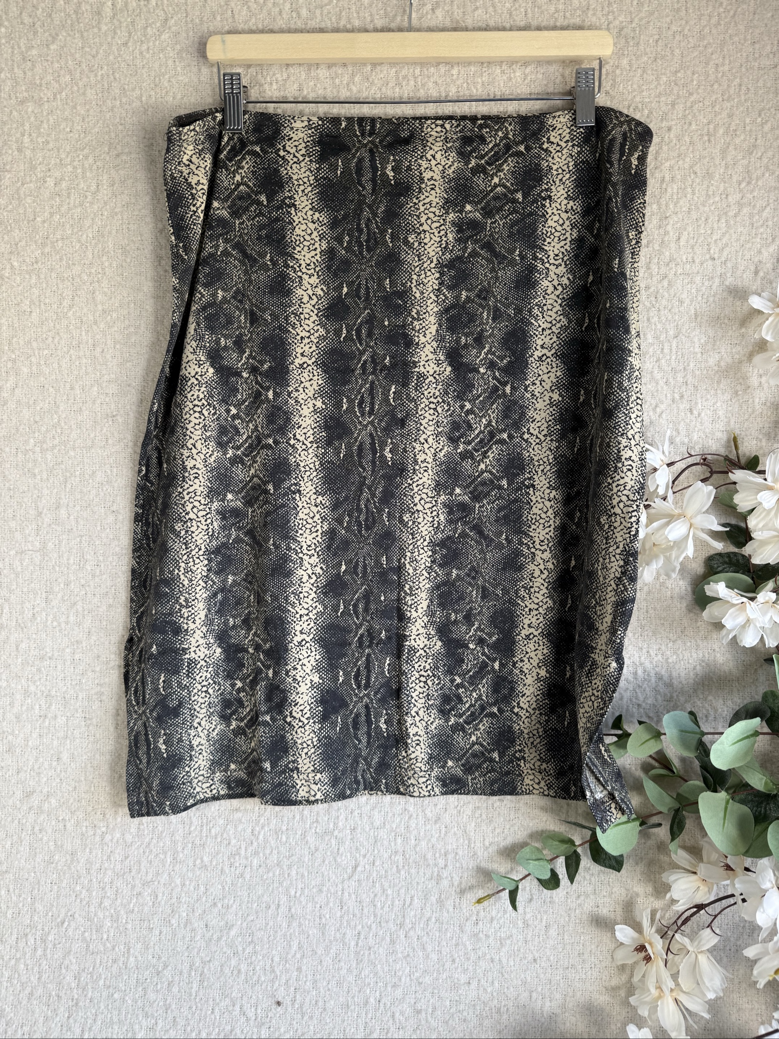 Hennes Collection Black & Beige Snake Print Pencil Skirt Large Elegant Workwear image 4