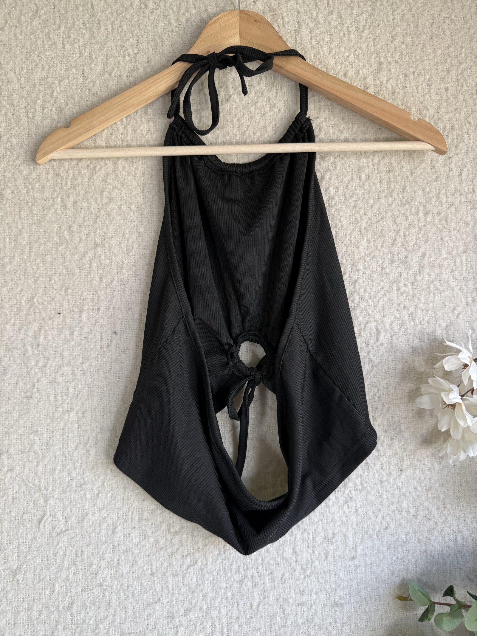 Black Ribbed Halter Crop Top Women's XL Stylish Cutout Tie Detail Casual Wear image 5