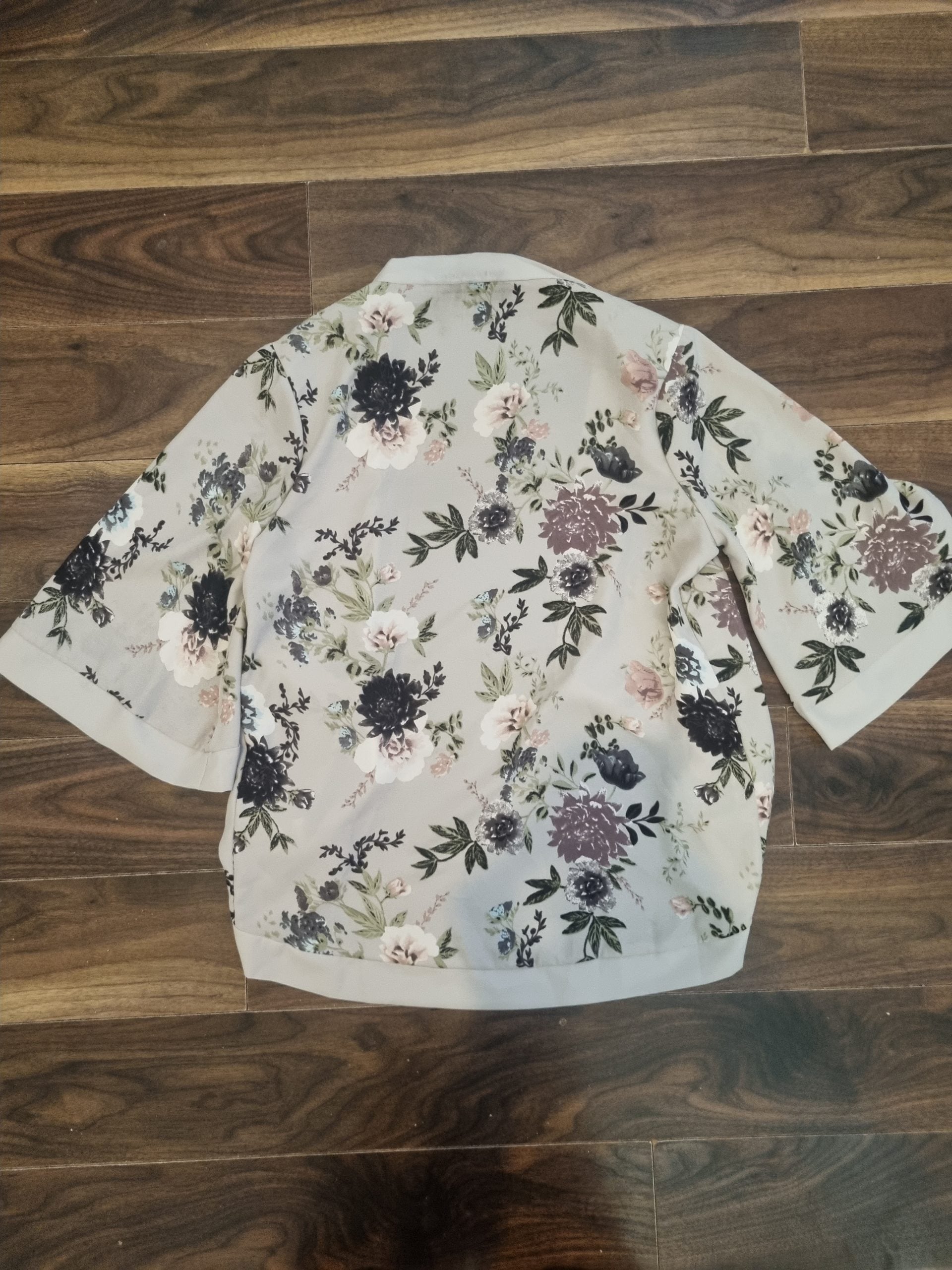 Mela London Beige Floral Kimono Jacket Small image 3