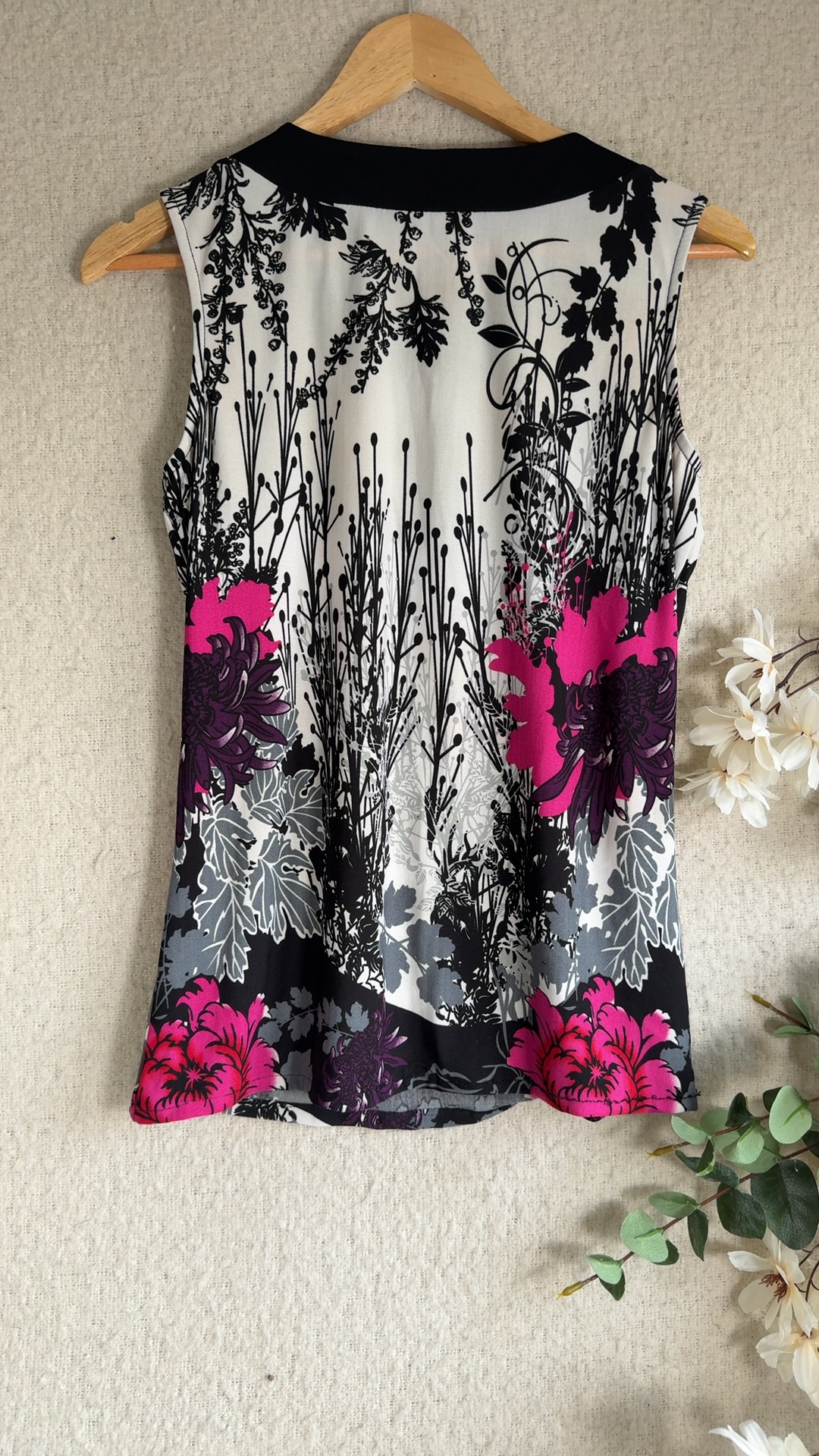 Klass Black White Pink Floral Sleeveless Top Small Stylish Zip Neck