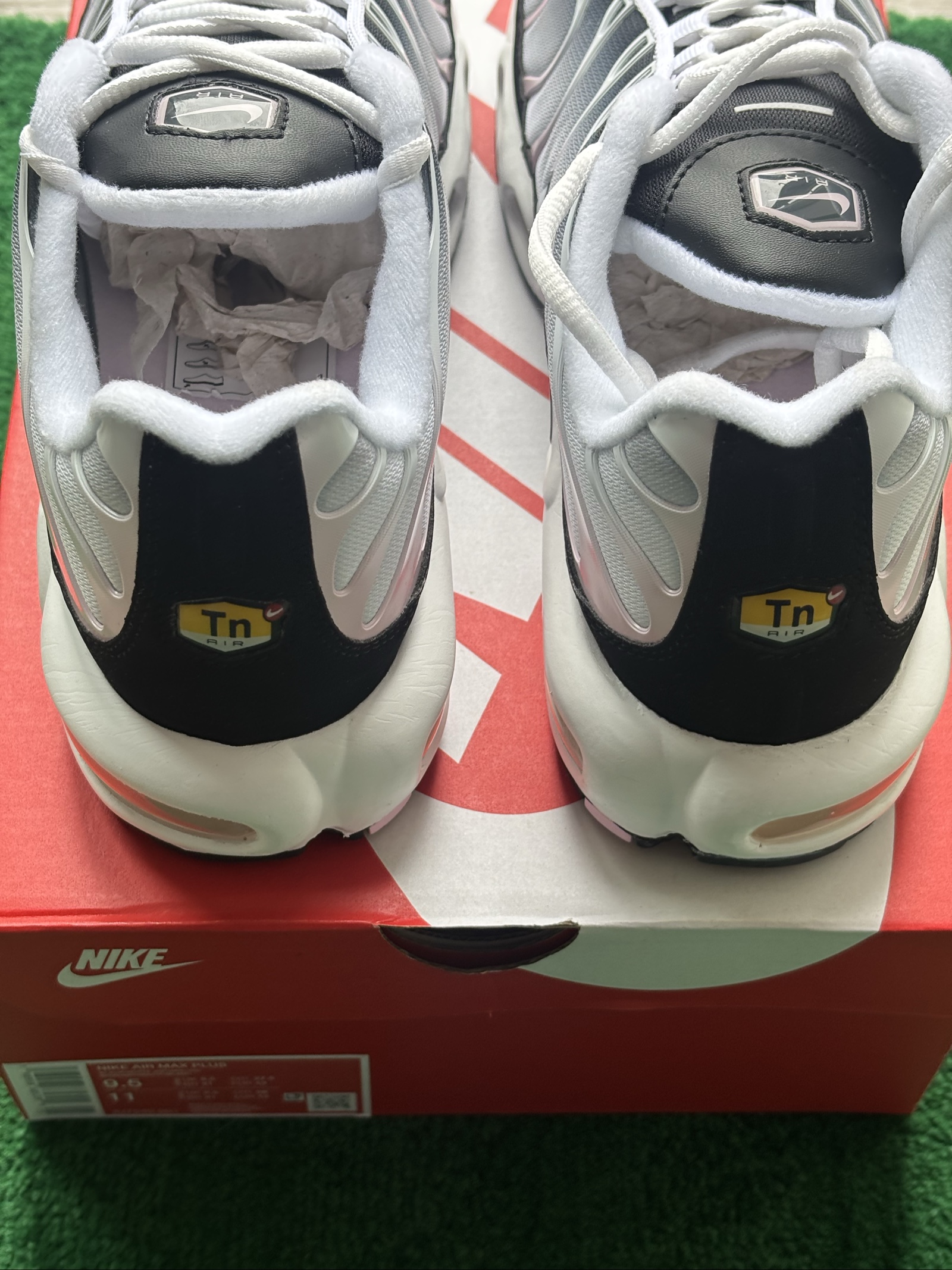 UK 8.5 Nike Air Max Plus | Black Pink Foam IU7540-001 | New image 4