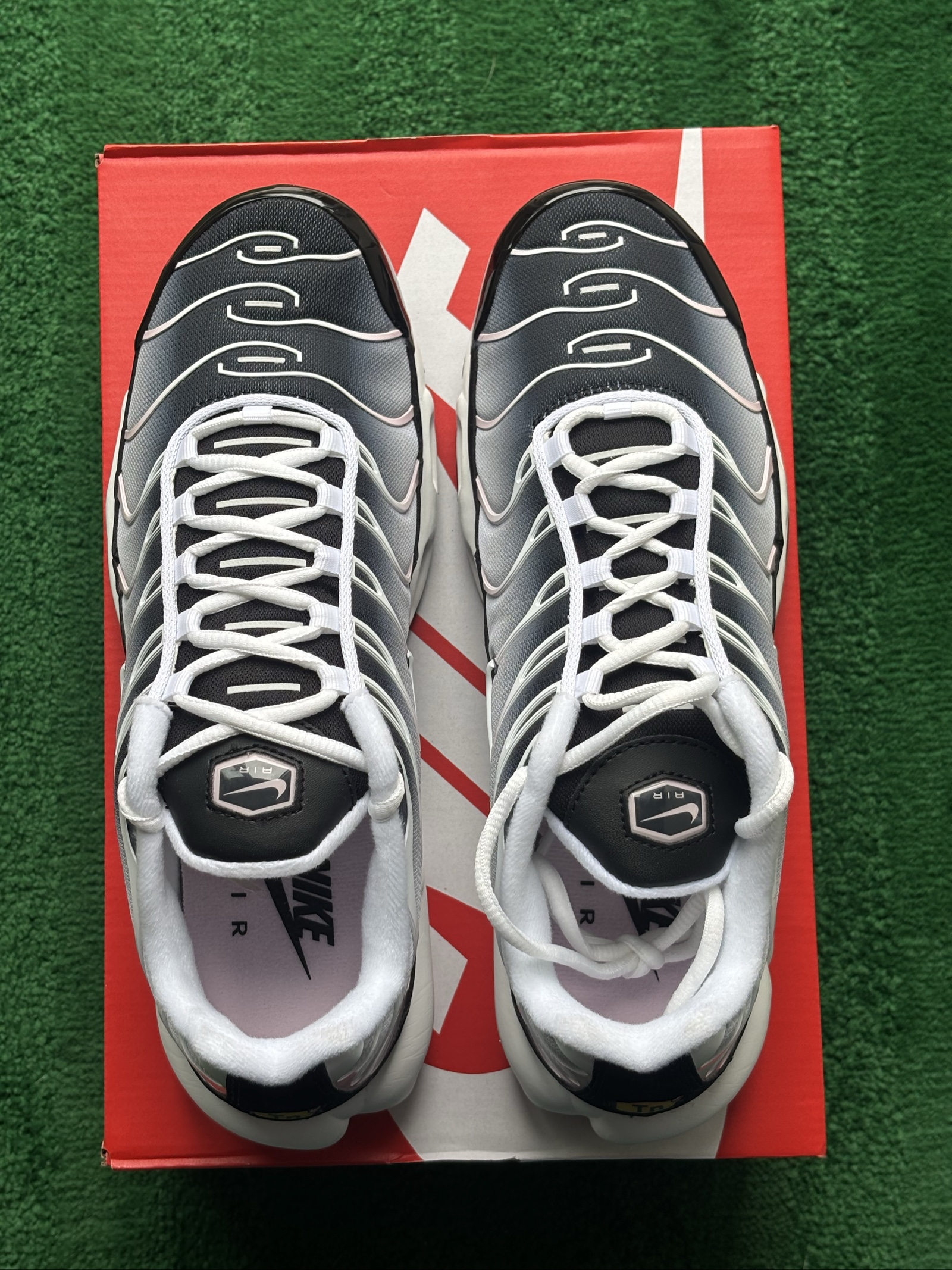 UK 8.5 Nike Air Max Plus | Black Pink Foam IU7540-001 | New image 5