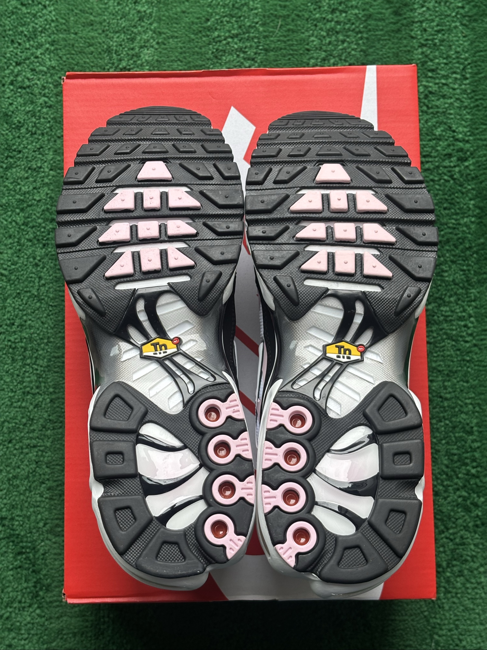 UK 8.5 Nike Air Max Plus | Black Pink Foam IU7540-001 | New image 7
