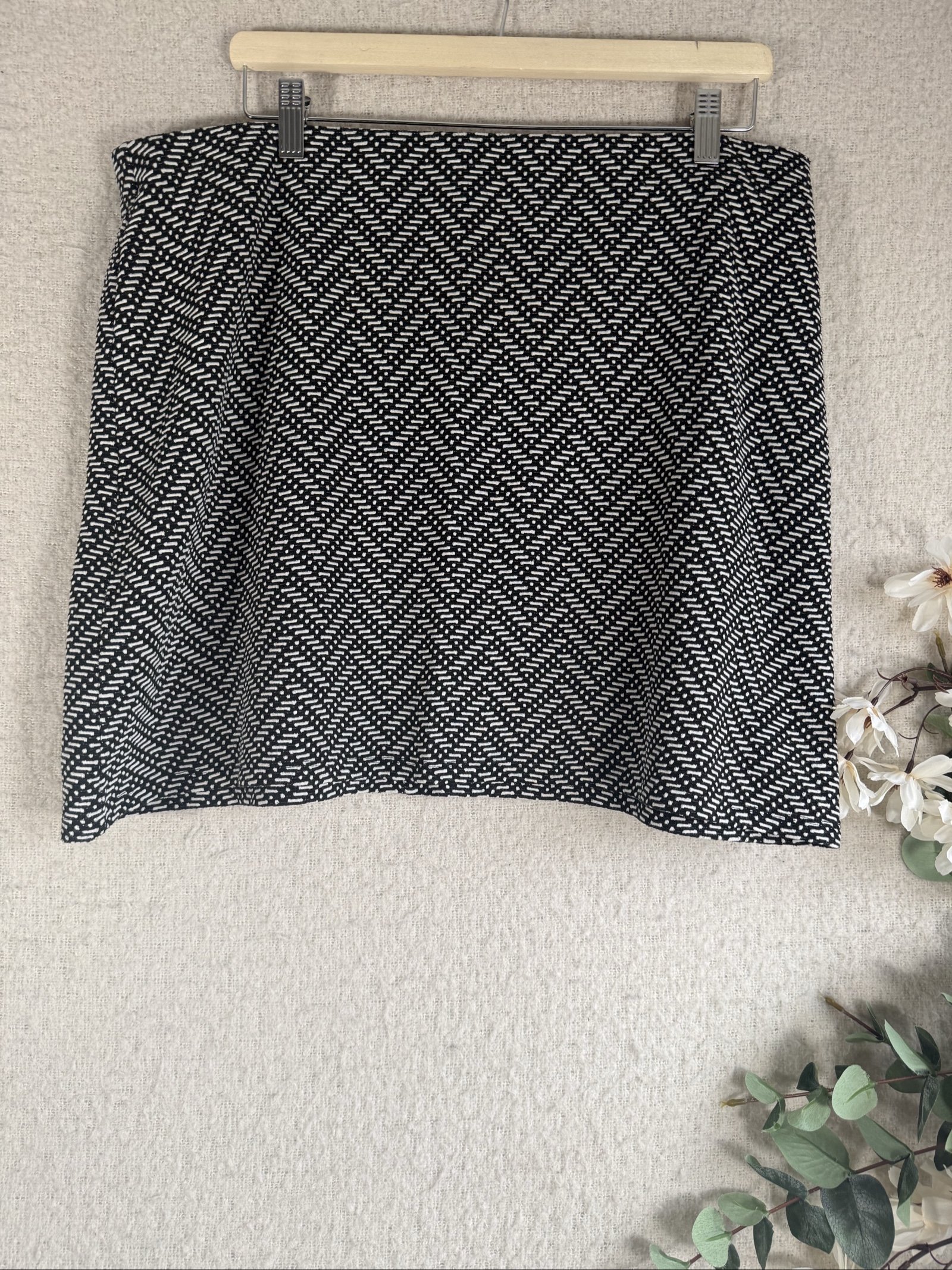 M&S Black & White Patterned Mini Skirt UK 18 Stylish Classic Look