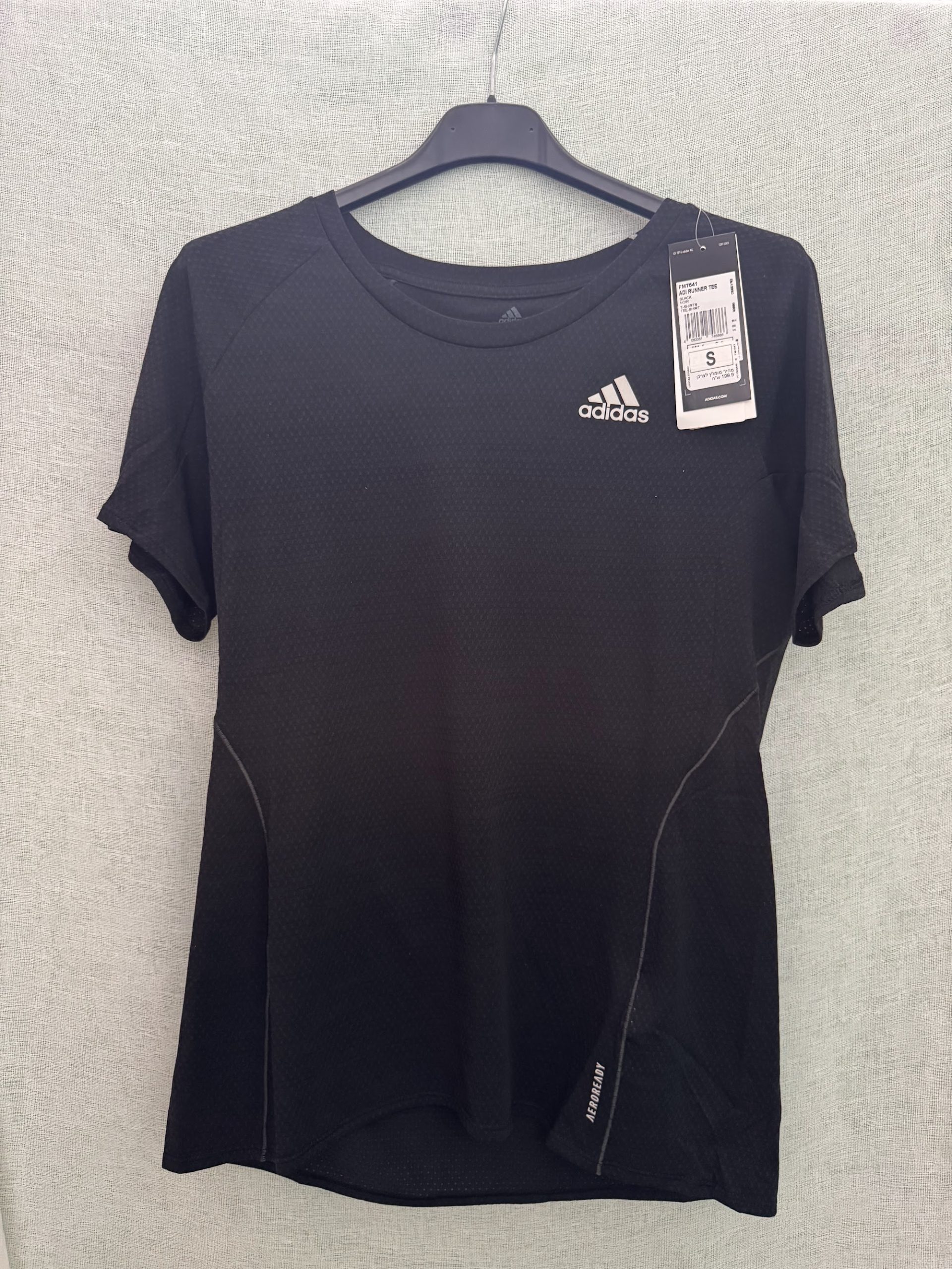 Camiseta Adidas Adi Runner Tee (FM7641) – Negro, talla S, nueva