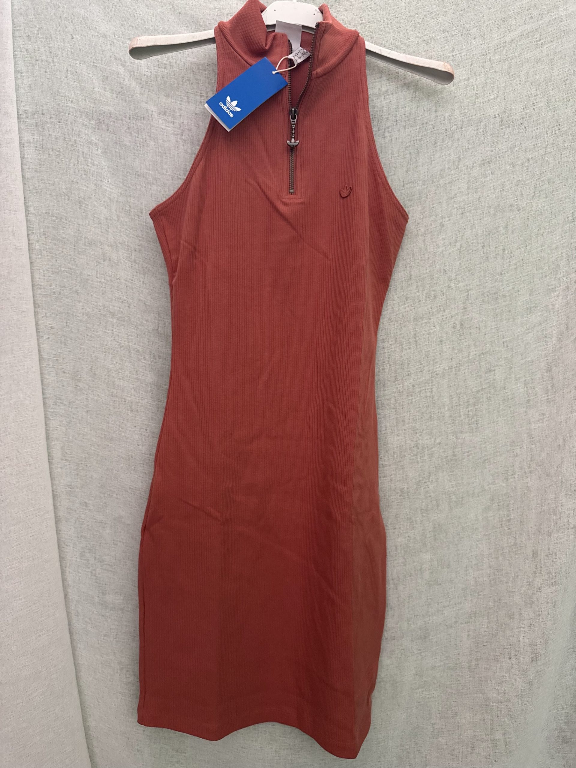 Vestido Adidas Originals Contempo – Teja, talla 36, nuevo