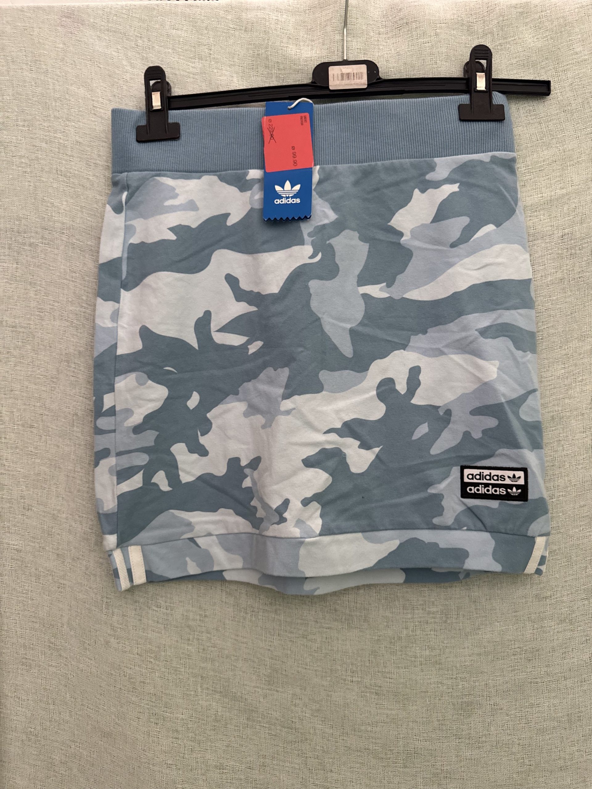 Falda Adidas Originals R.Y.V. – Camuflaje azul, talla XS, nueva