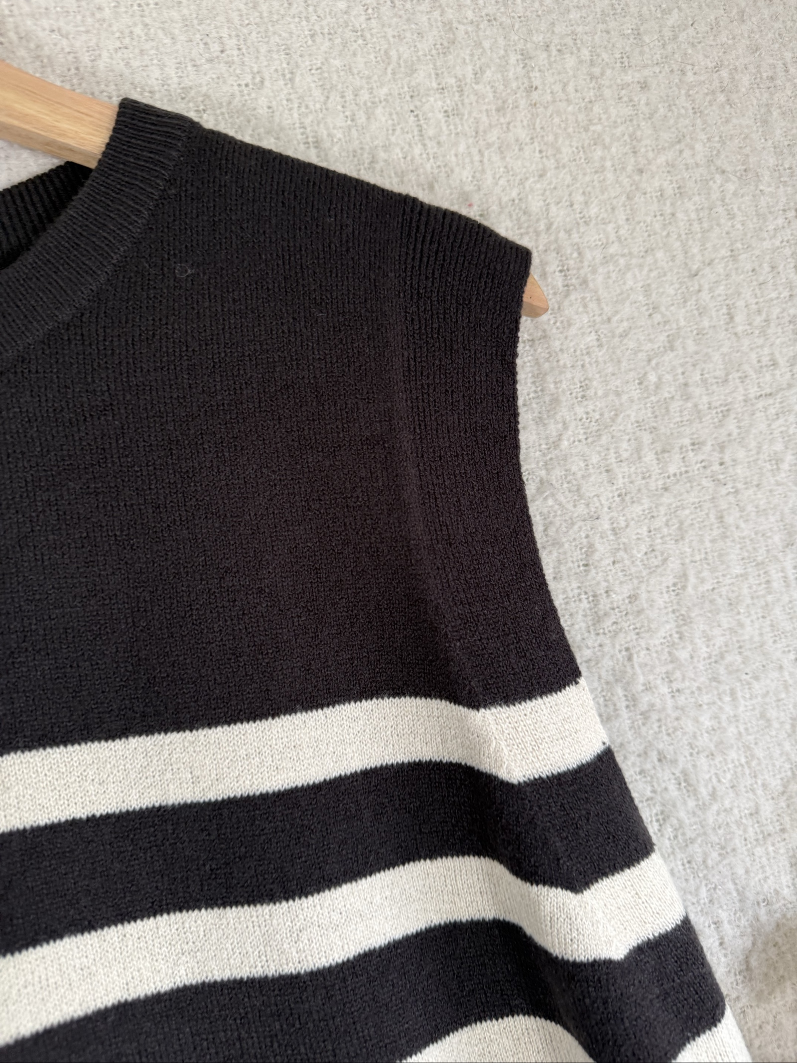 Papaya Black & White Sleeveless Knit Jumper Top UK 16 Striped Super Soft image 2